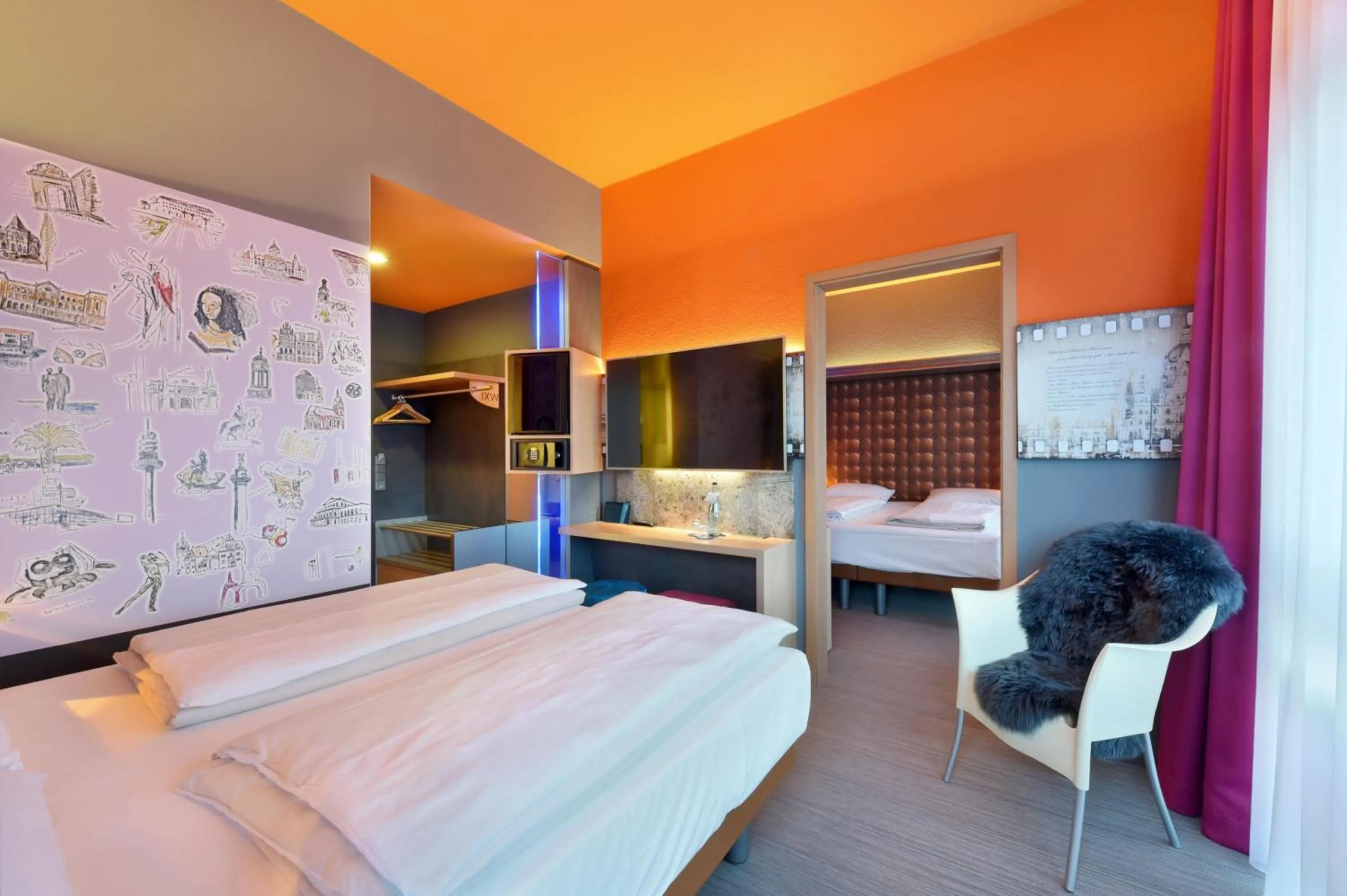 Photo of the whole room, Bed in Designhotel + CongressCentrum Wienecke XI.