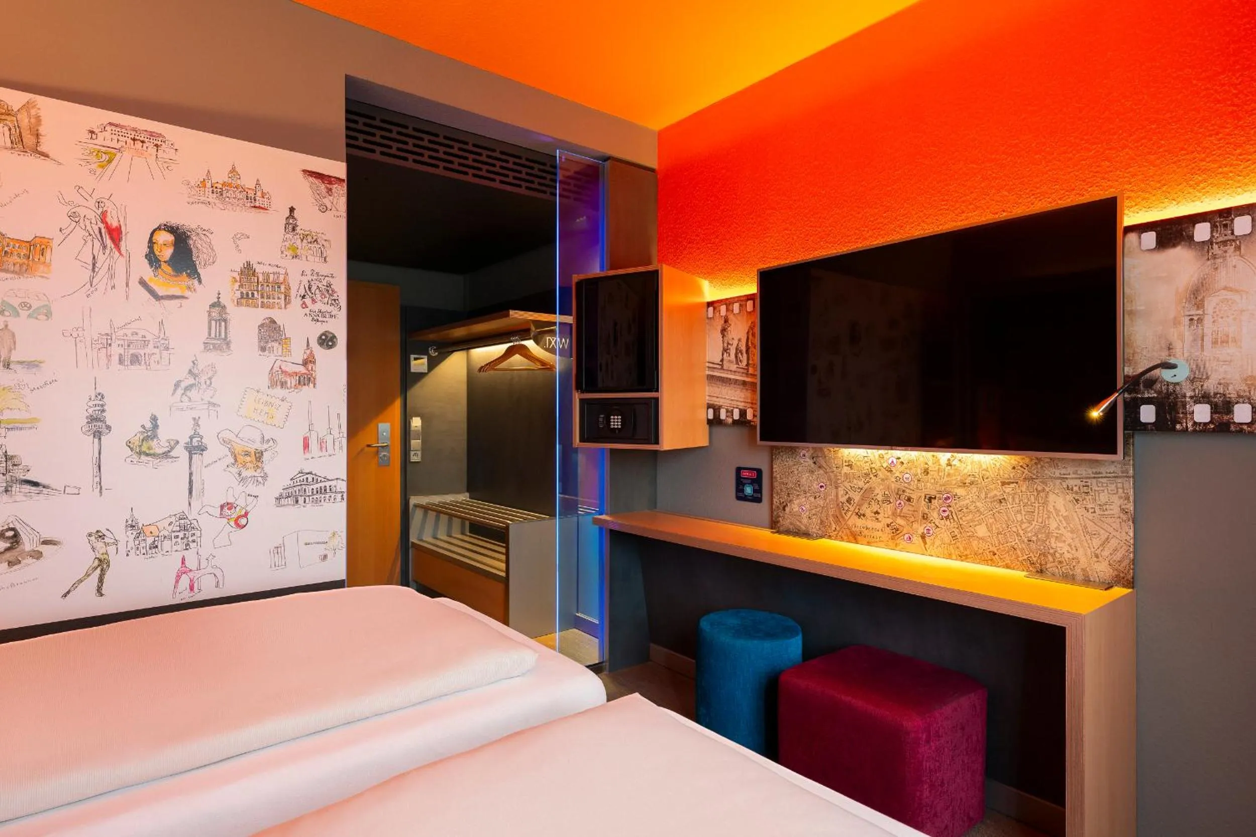 Photo of the whole room, Bed in Designhotel + CongressCentrum Wienecke XI.