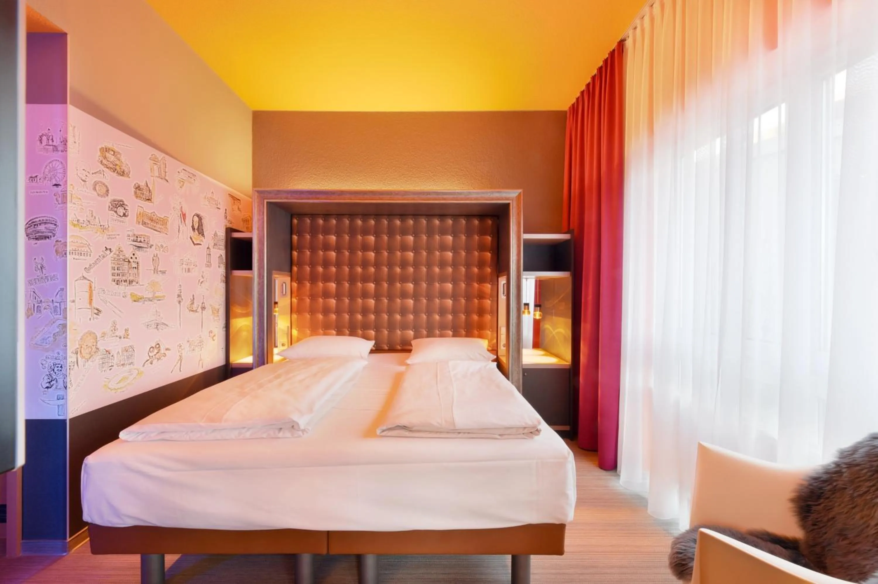 Photo of the whole room, Bed in Designhotel + CongressCentrum Wienecke XI.