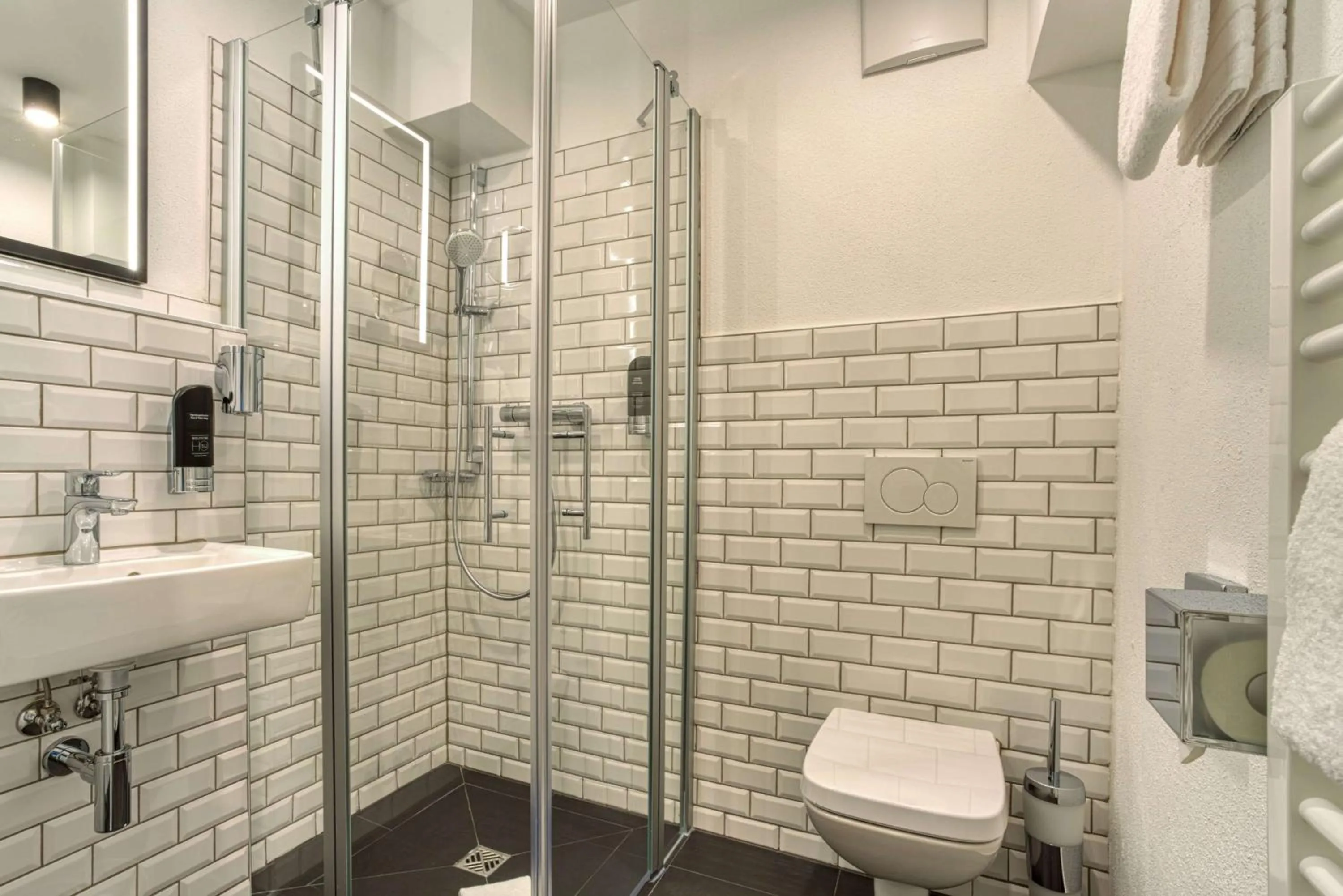 Bathroom in Vienna House Easy by Wyndham Ingolstadt
