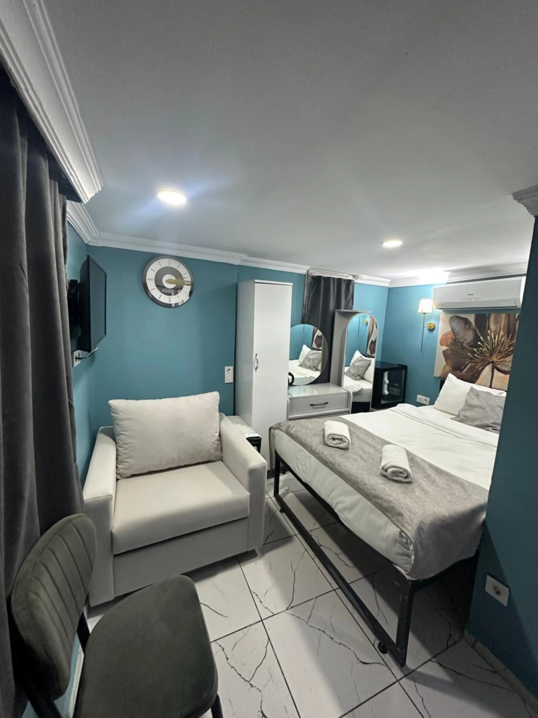 Bed in Ada Apart Hotel