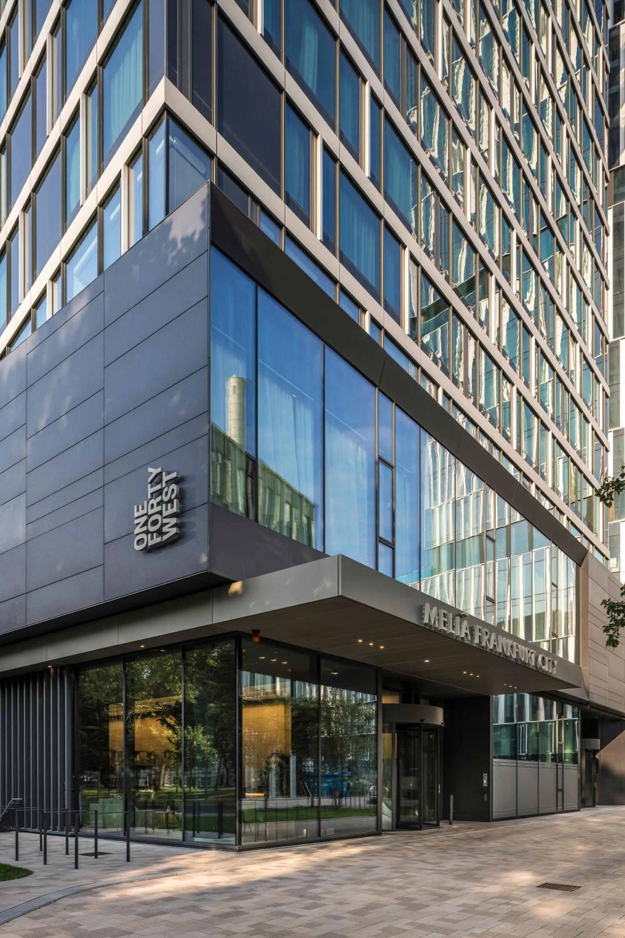 Facade/entrance in Meliá Frankfurt City