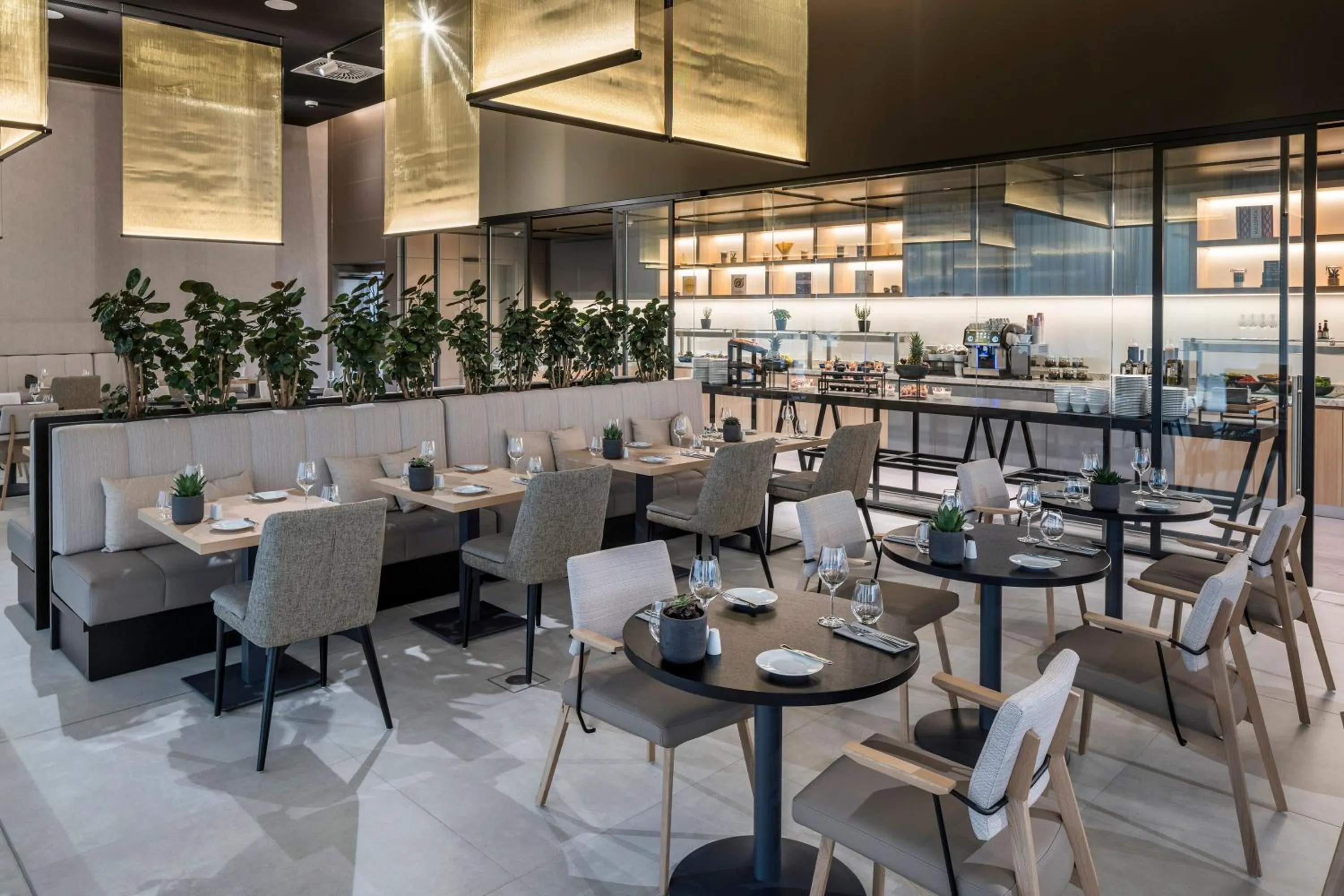 Restaurant/places to eat in Meliá Frankfurt City