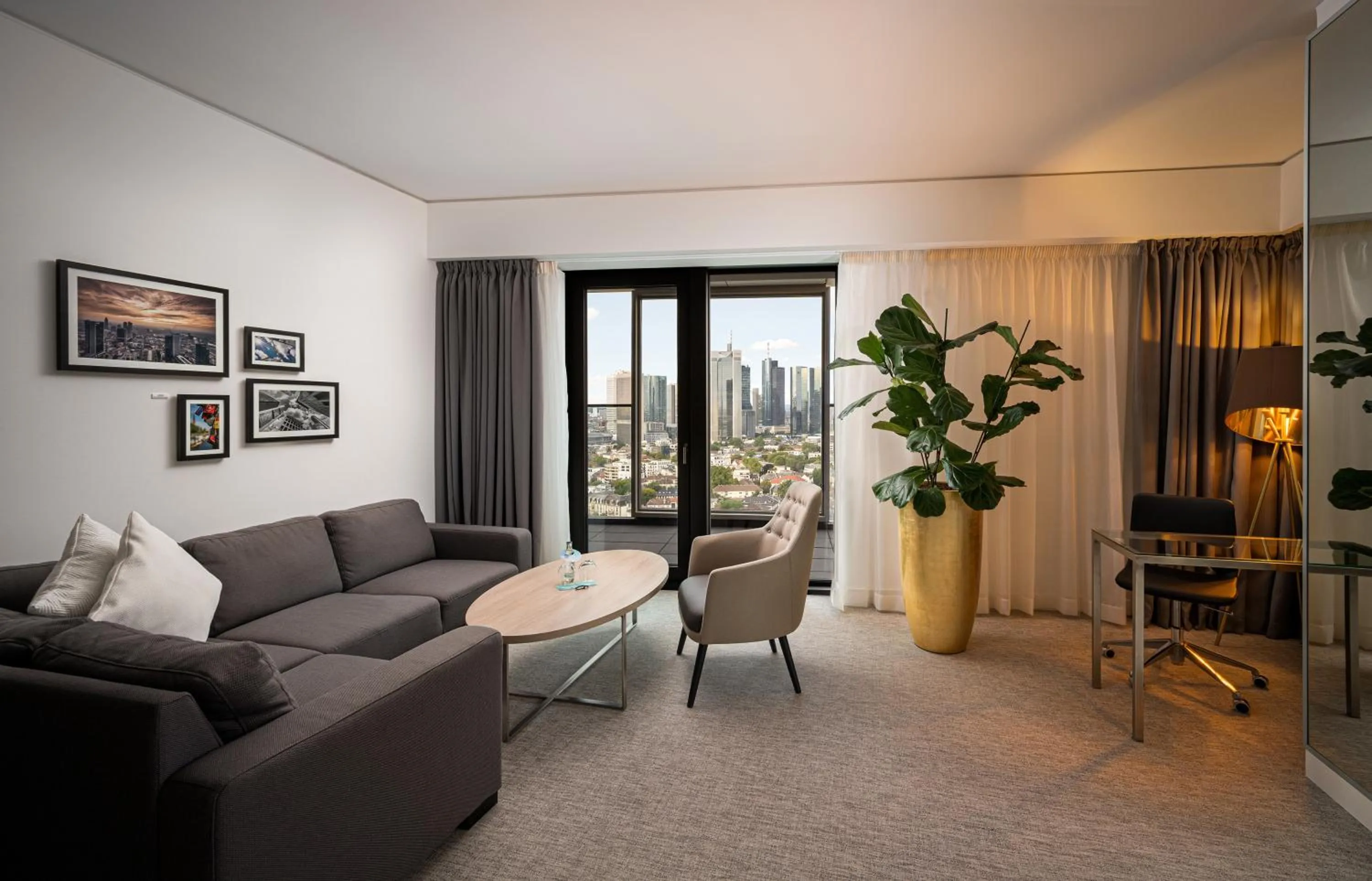 Living room in Meliá Frankfurt City