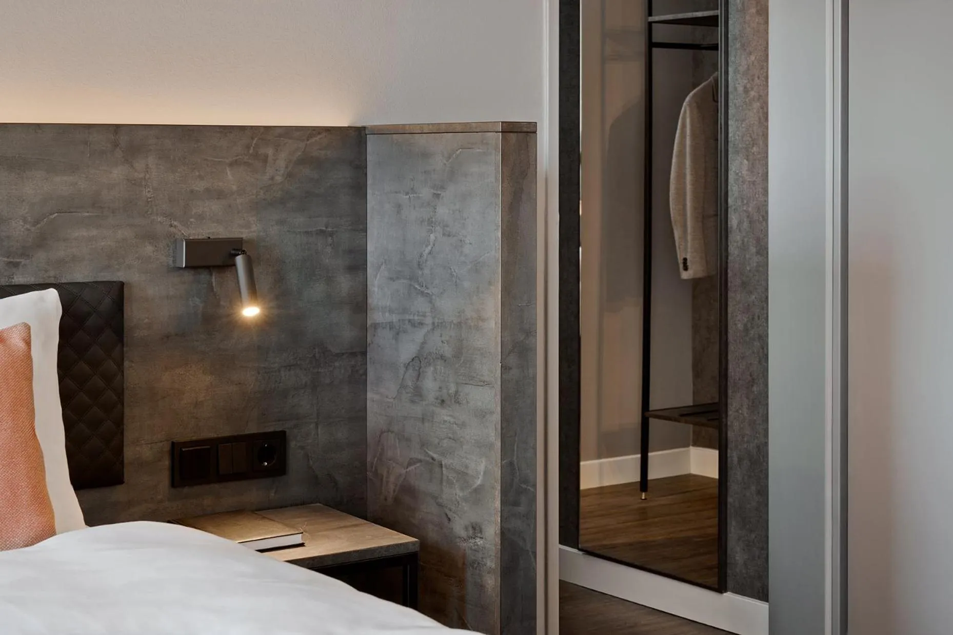 Bed in THE SCOTTY Hotel Hamburg