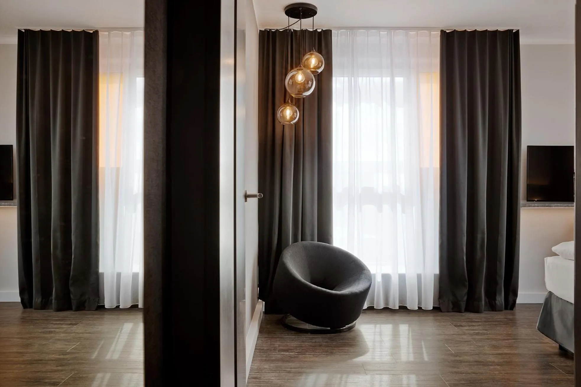 TV and multimedia, Bed in THE SCOTTY Hotel Hamburg