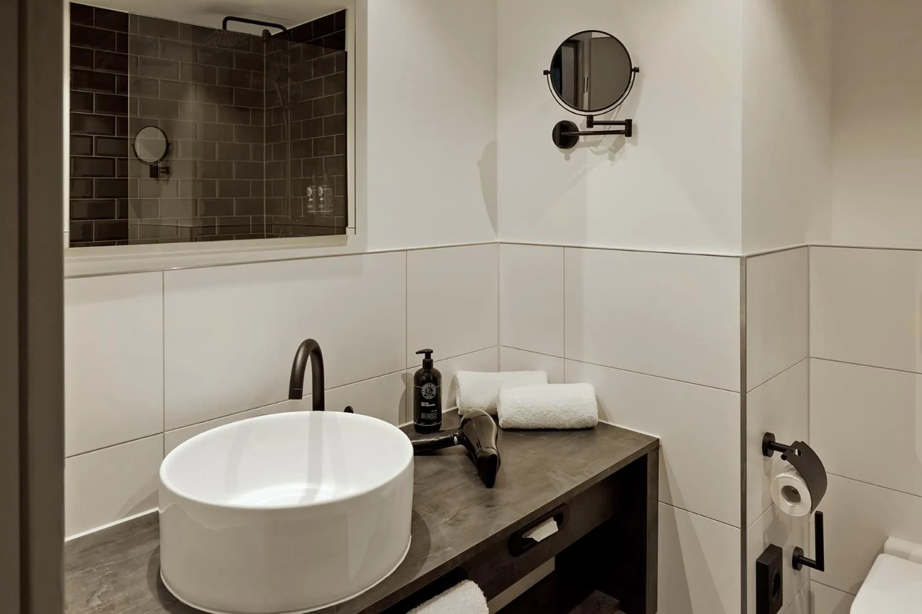 Bathroom in THE SCOTTY Hotel Hamburg