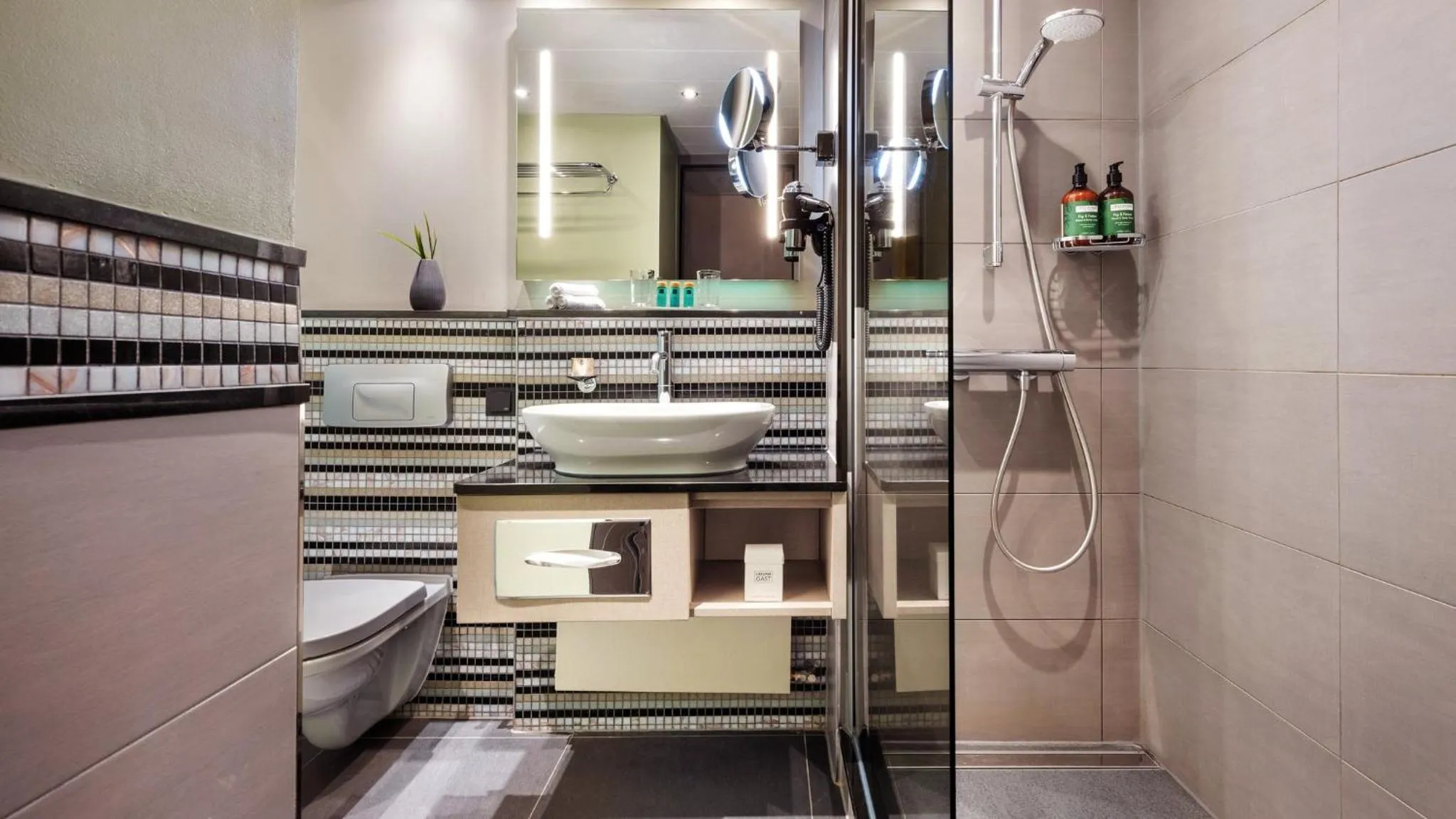 King Room - High Floor in Crowne Plaza Berlin City Centre Ku'damm by IHG