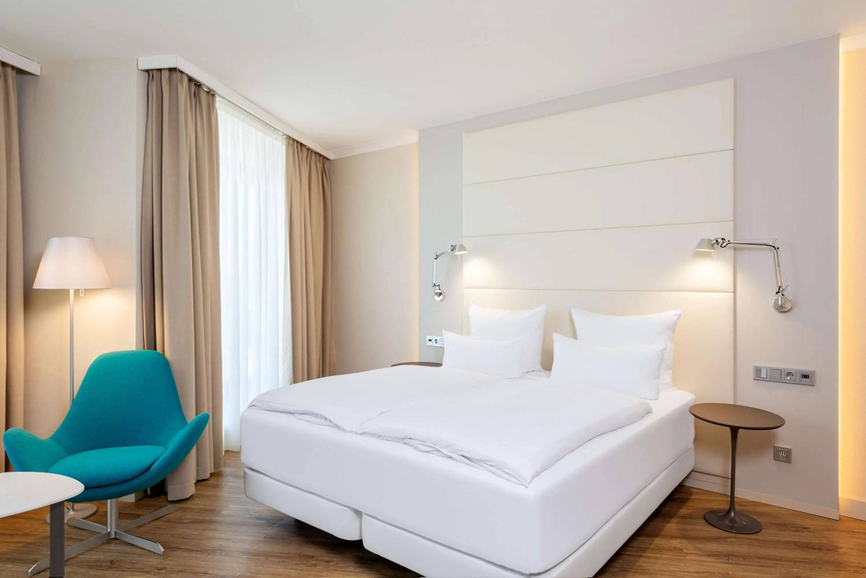 Bedroom, Bed in NH Berlin Alexanderplatz