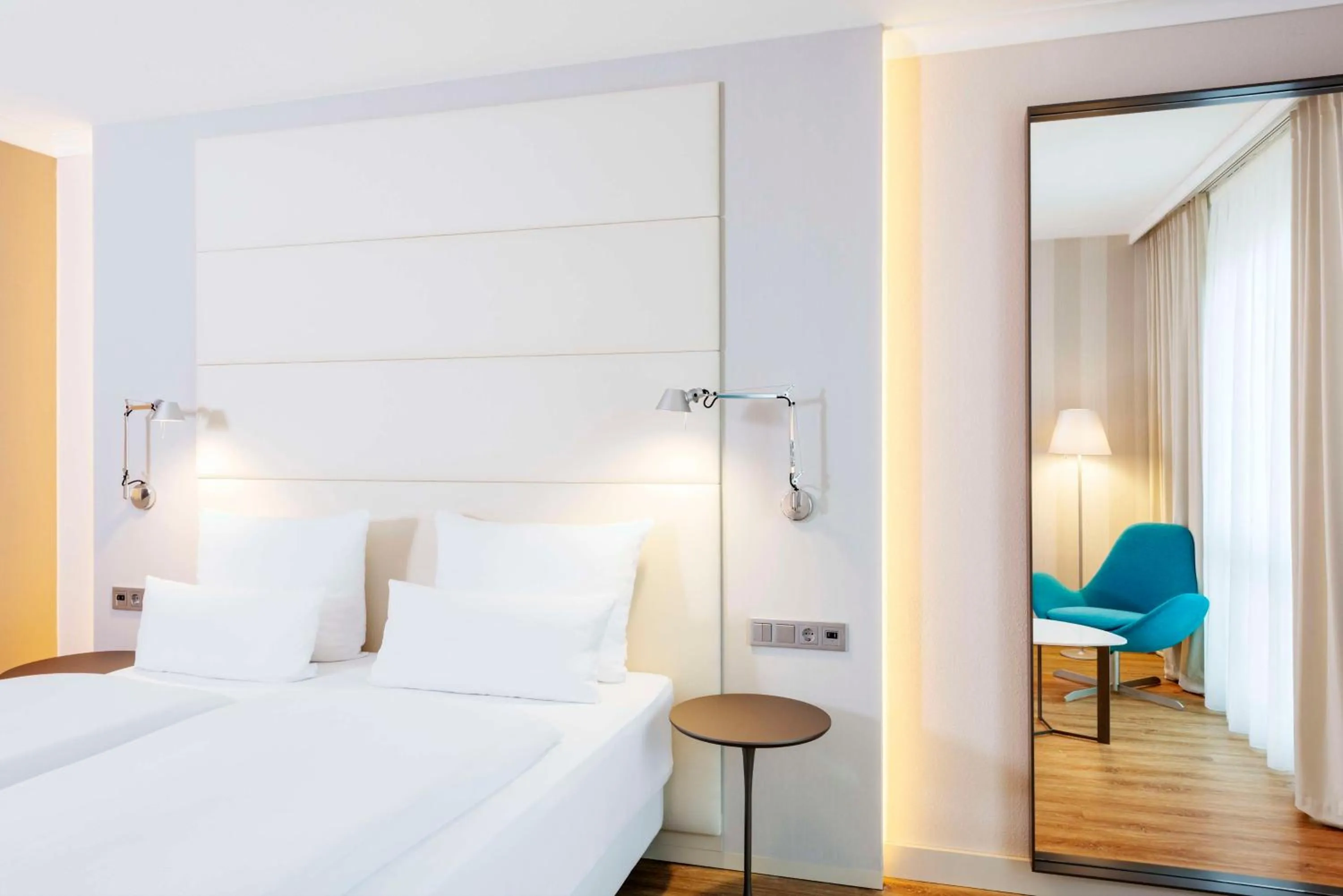 Bedroom, Bed in NH Berlin Alexanderplatz