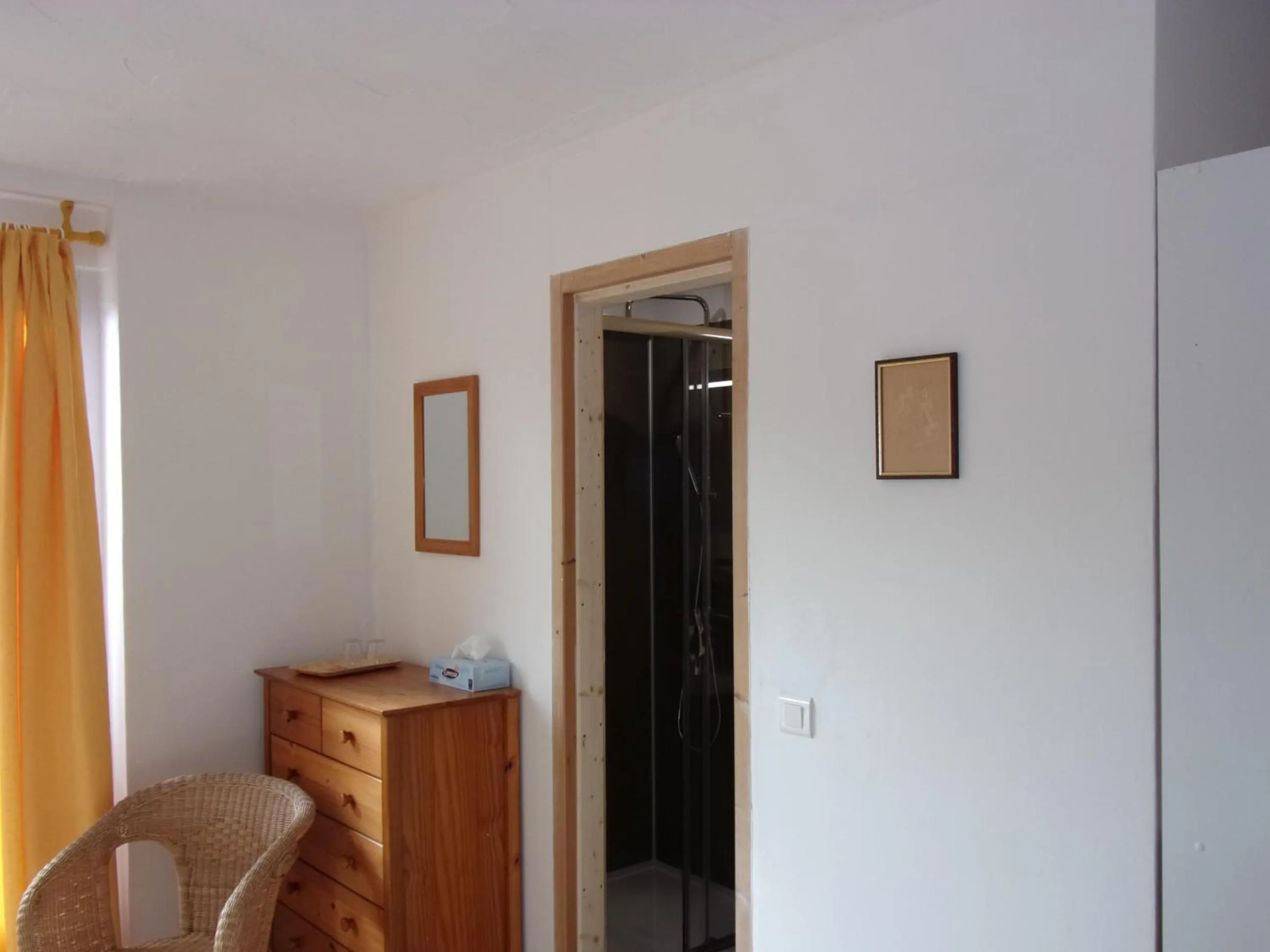 Decorative detail, TV/Entertainment Center in Chambres d'Hôtes La Chouette