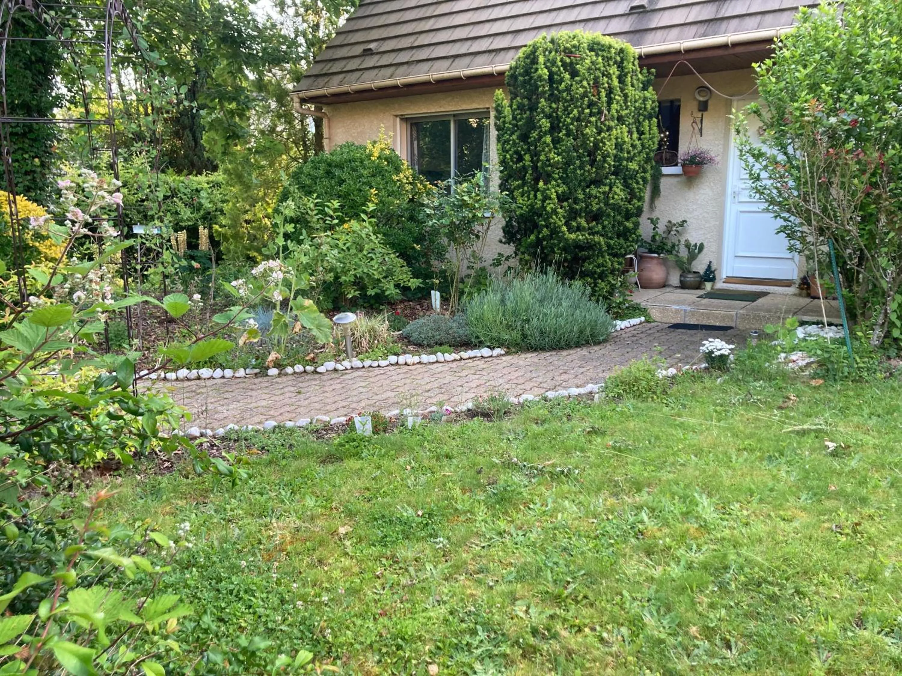 Garden view in Maison Chevreuse, chambre chez l'habitant
