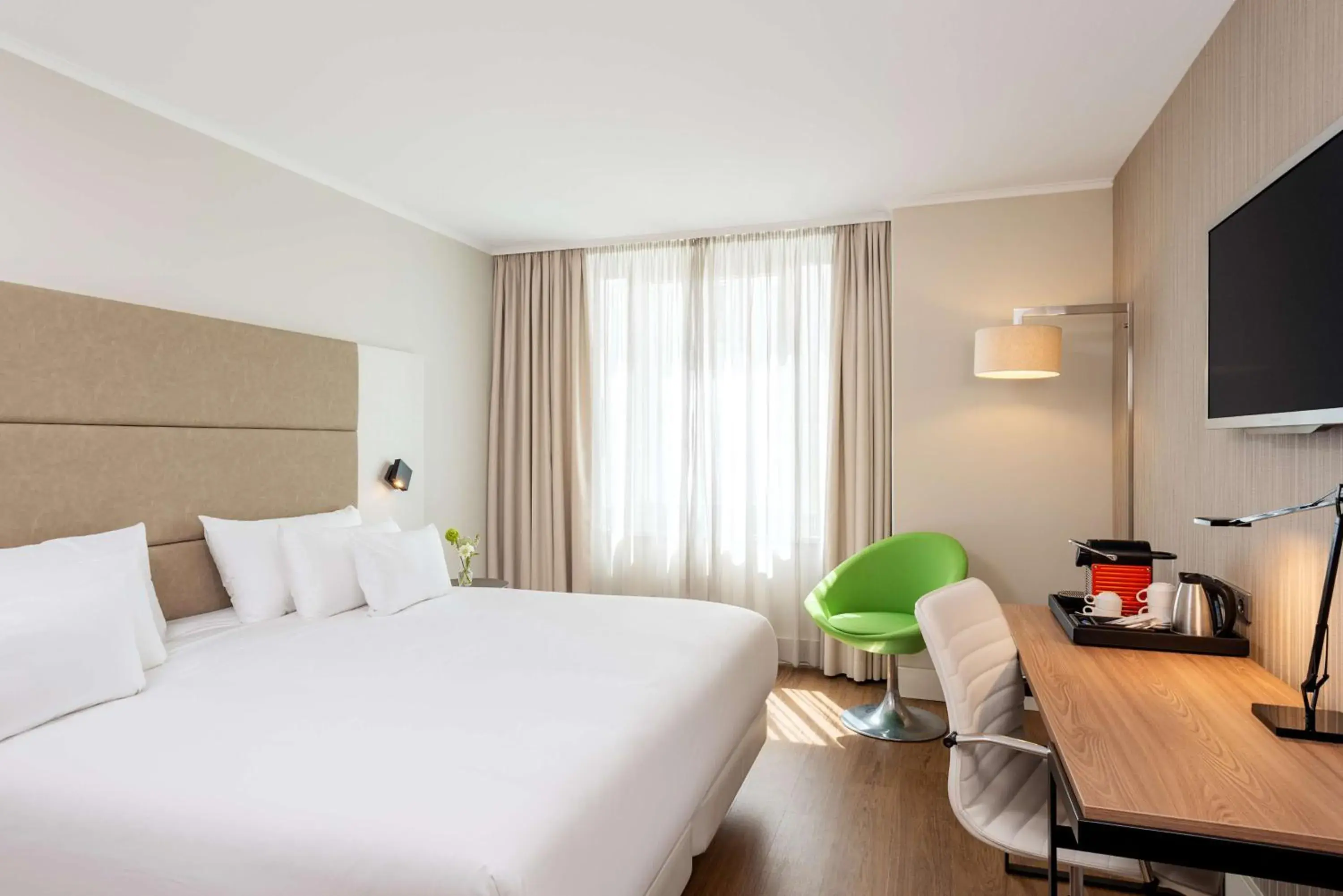 Superior Double or Twin Room in NH Collection Berlin Mitte am Checkpoint Charlie Superior Double or Twin Room in NH Collection Berlin Mitte am Checkpoint Charlie