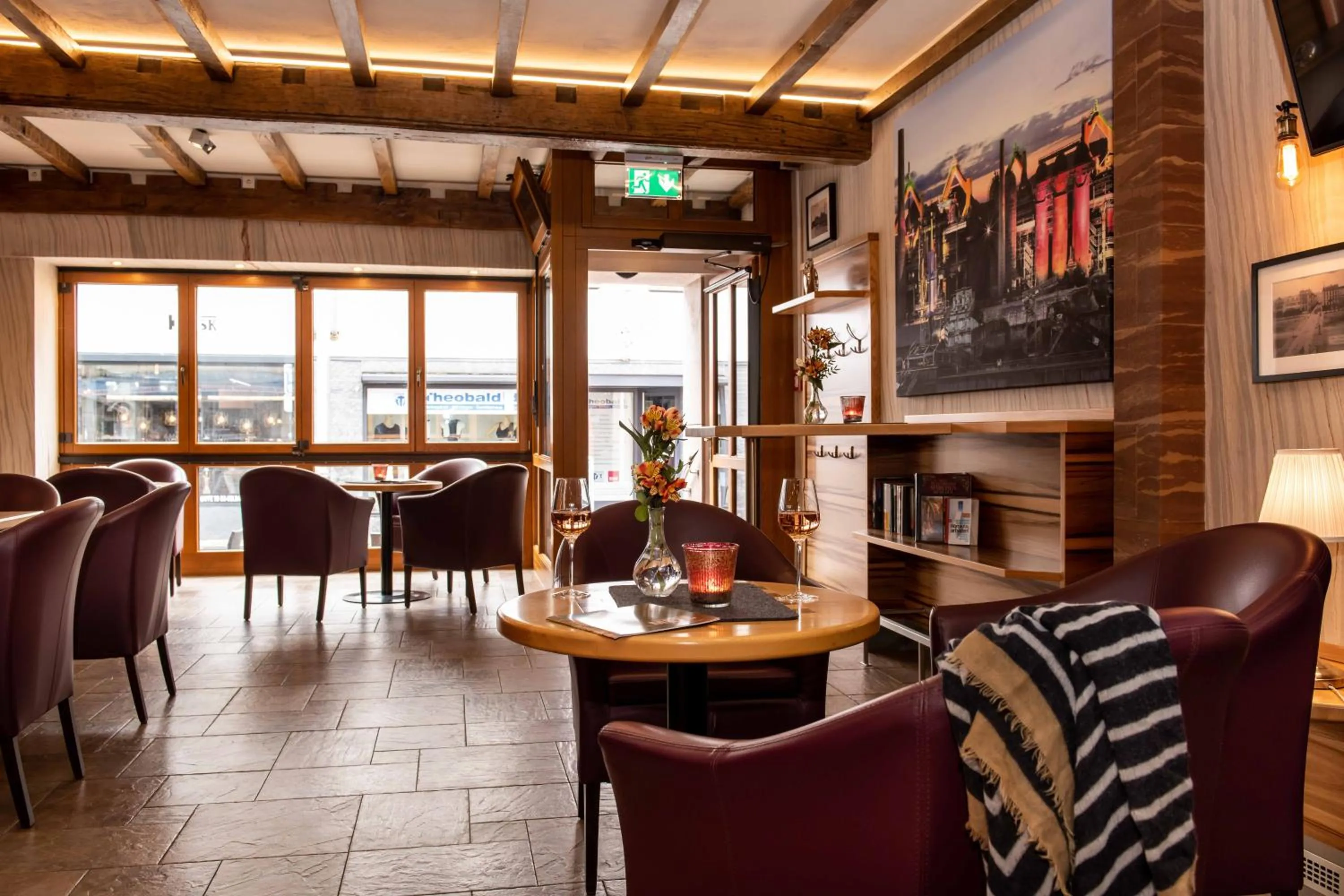 Lounge or bar in UNO Hotel Posthof Saarlouis