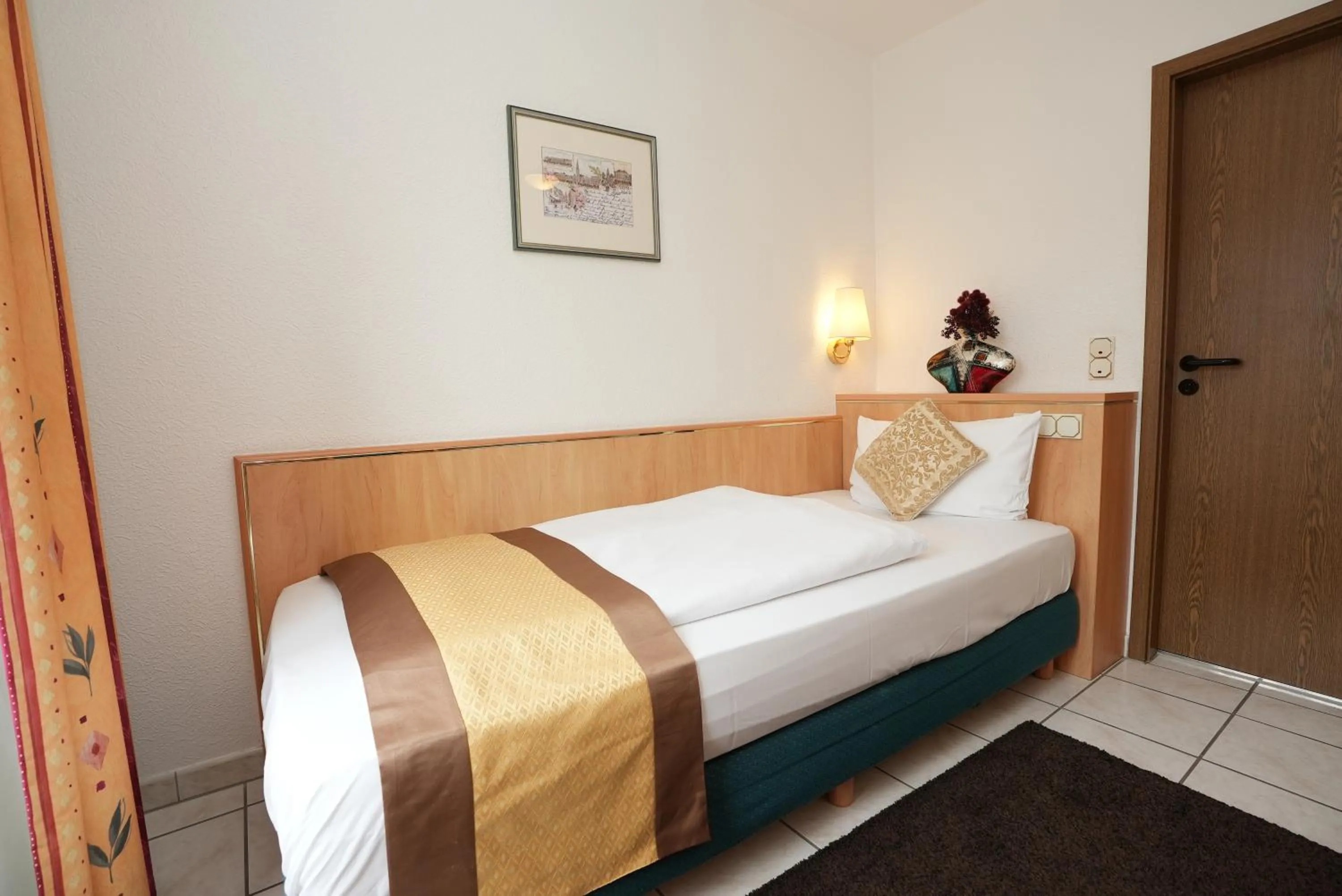 Bed in UNO Hotel Posthof Saarlouis