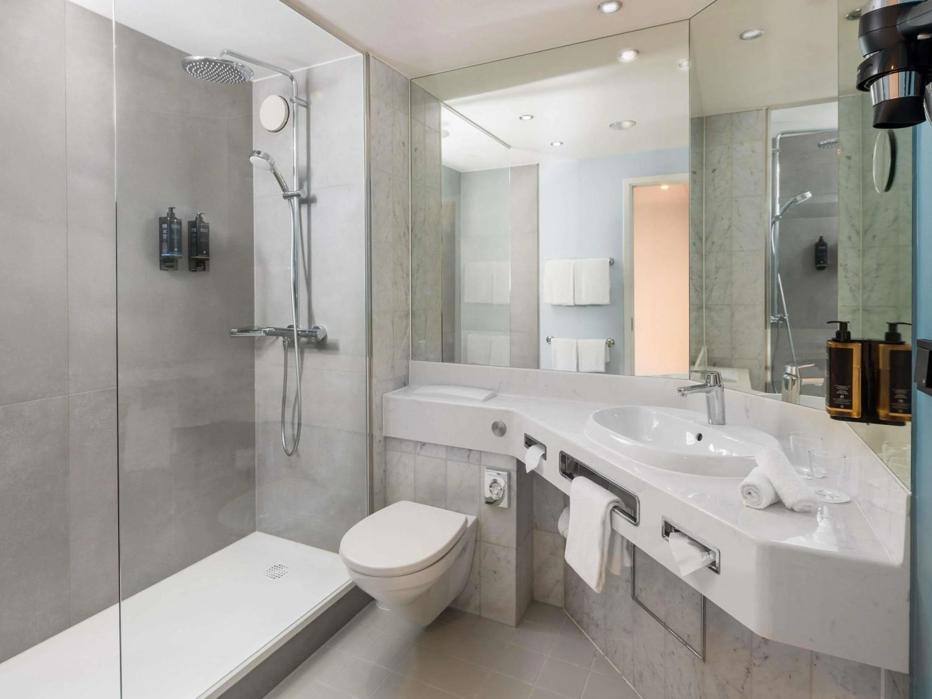 Bedroom in Mercure Hannover Oldenburger Allee