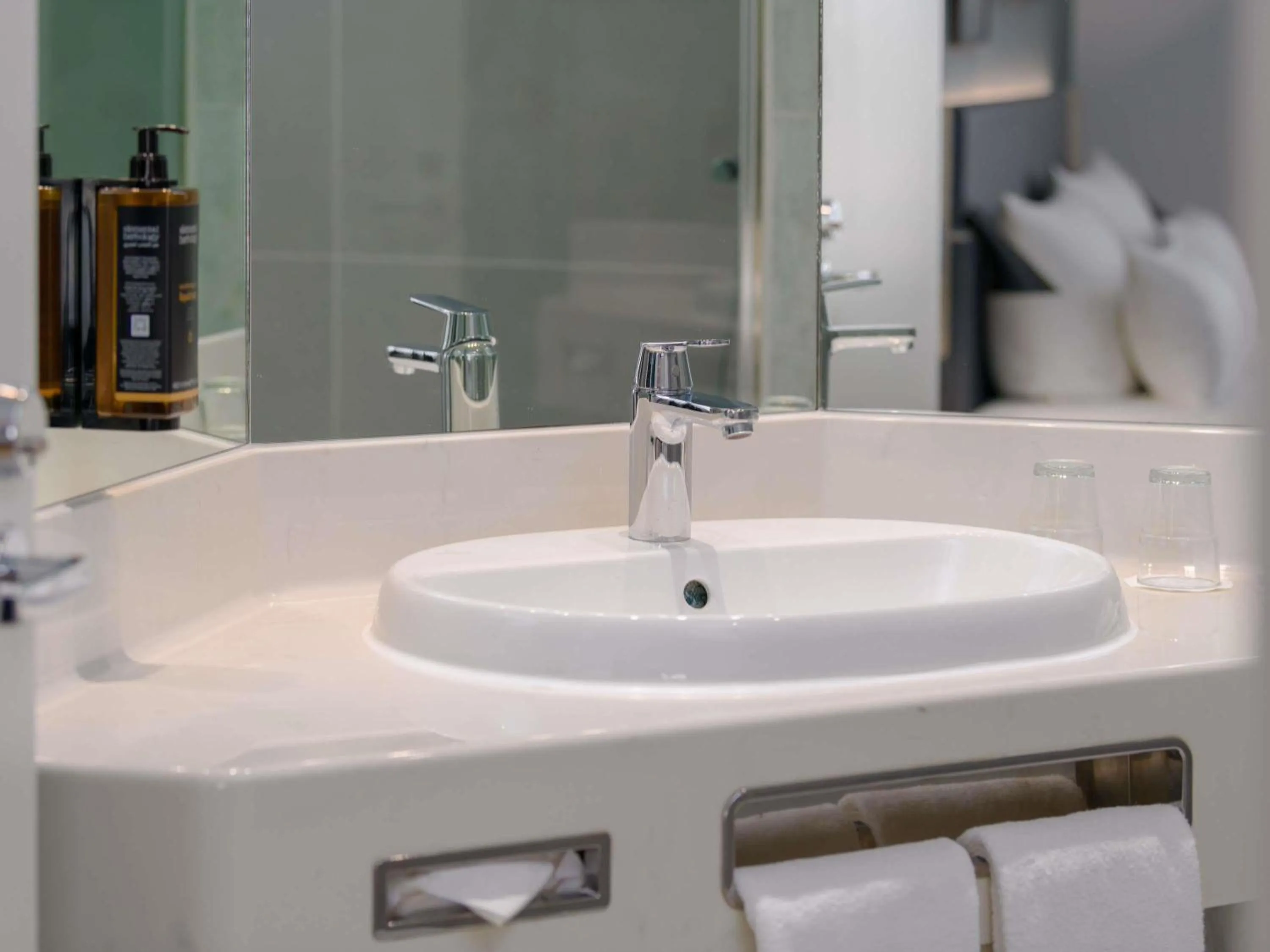 Bedroom in Mercure Hannover Oldenburger Allee