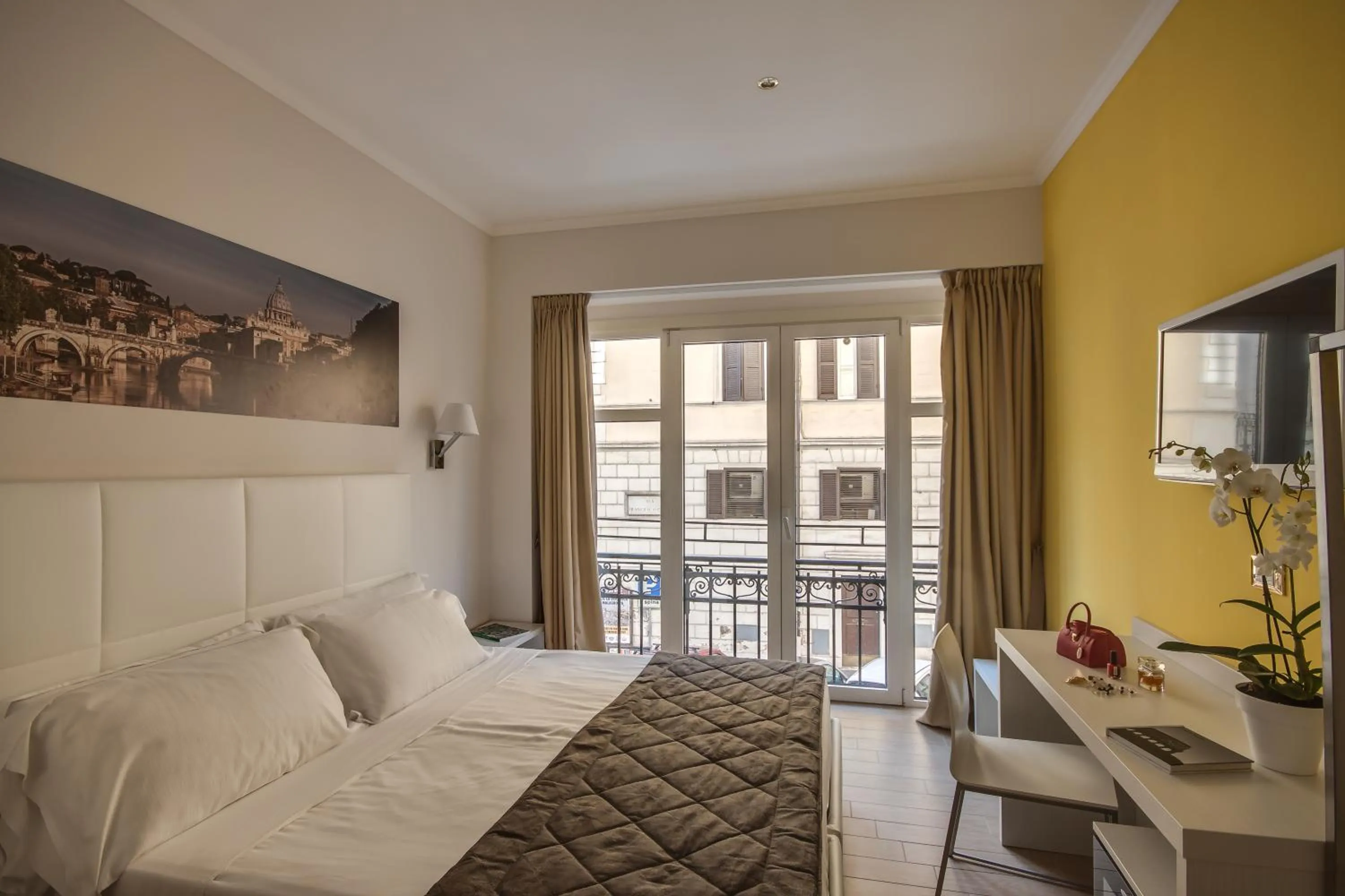TV and multimedia, Bed in Tritone Top House