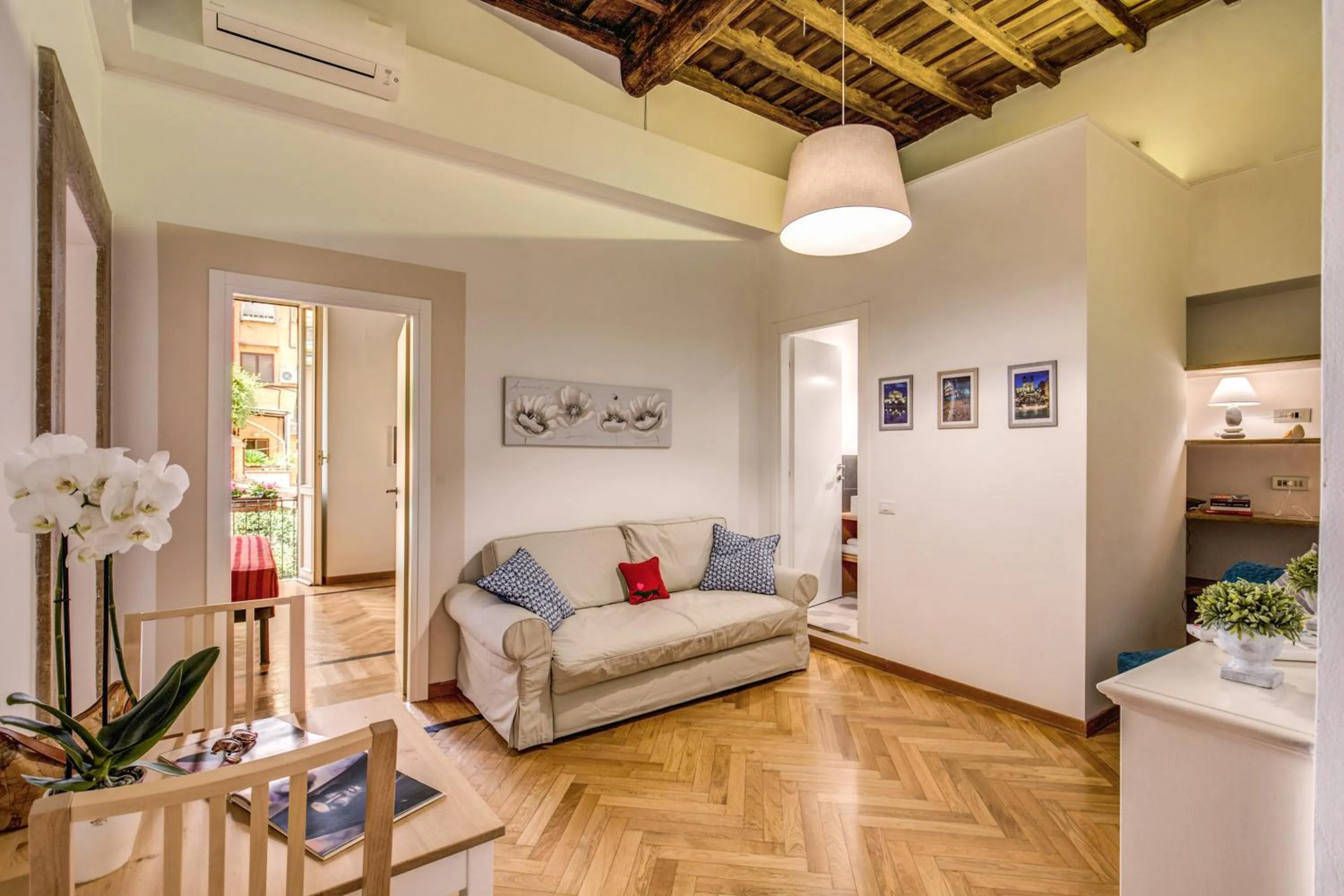 Bed in Tritone Top House