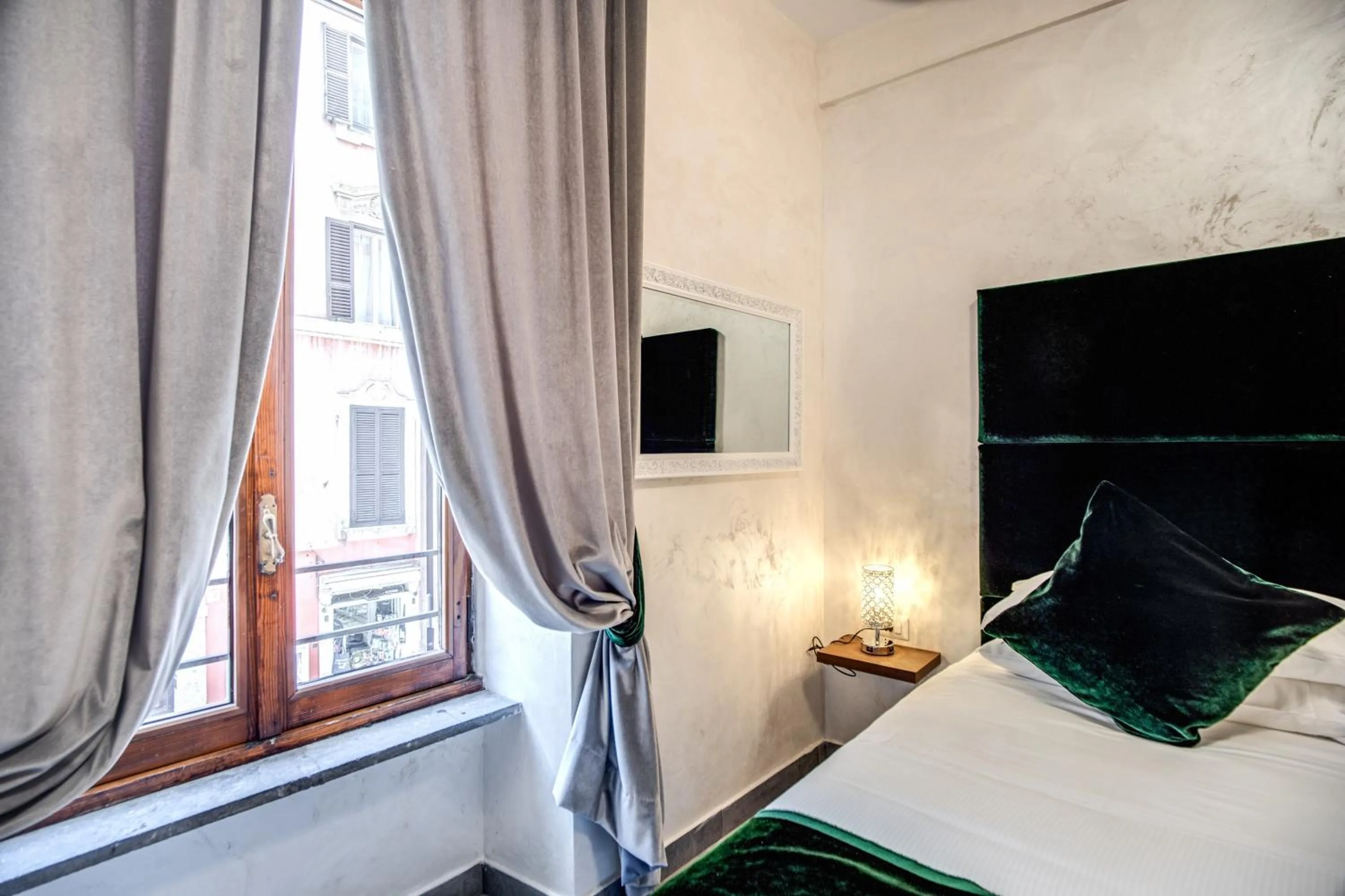 Bed in Tritone Top House