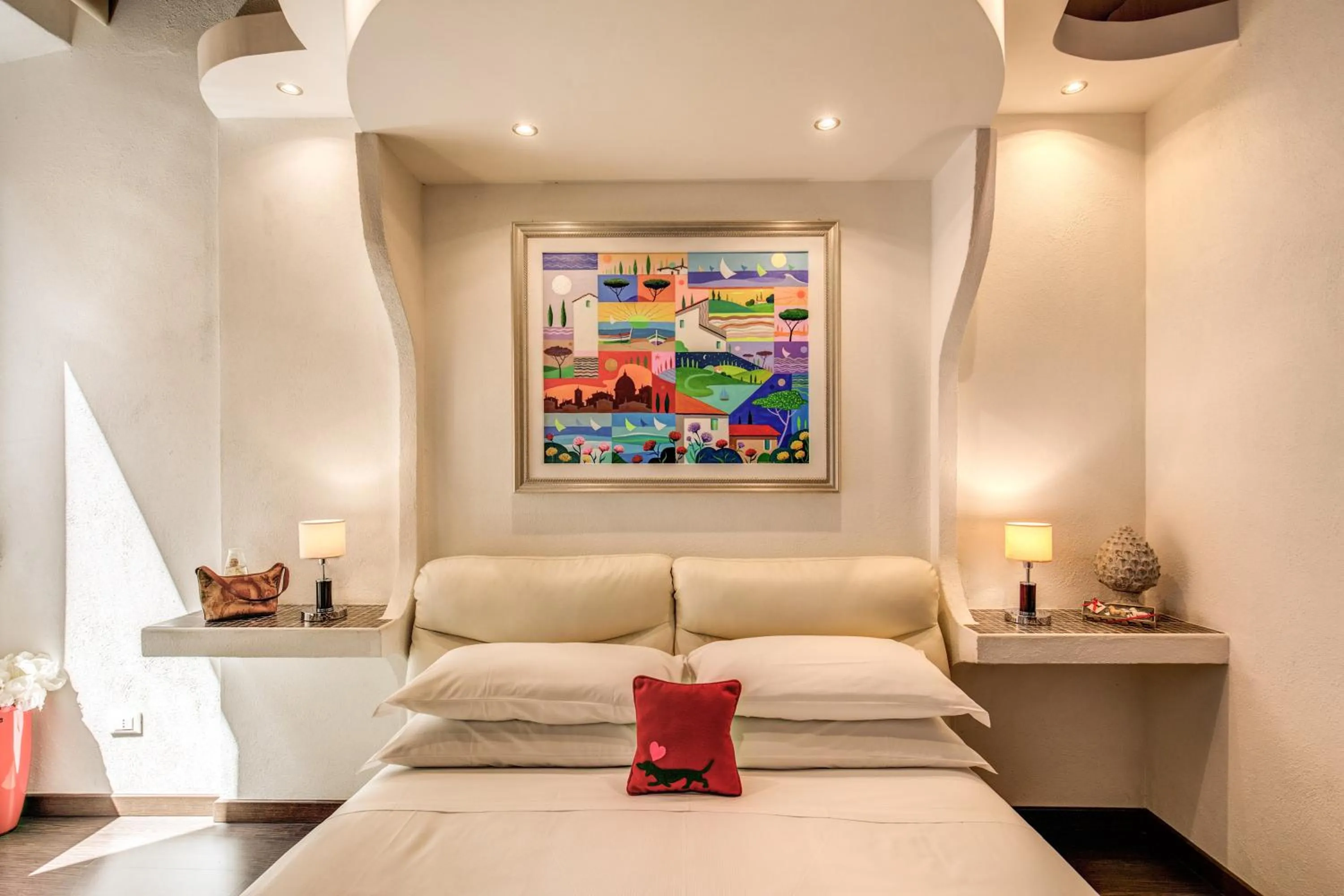 Photo of the whole room in Tritone Top House