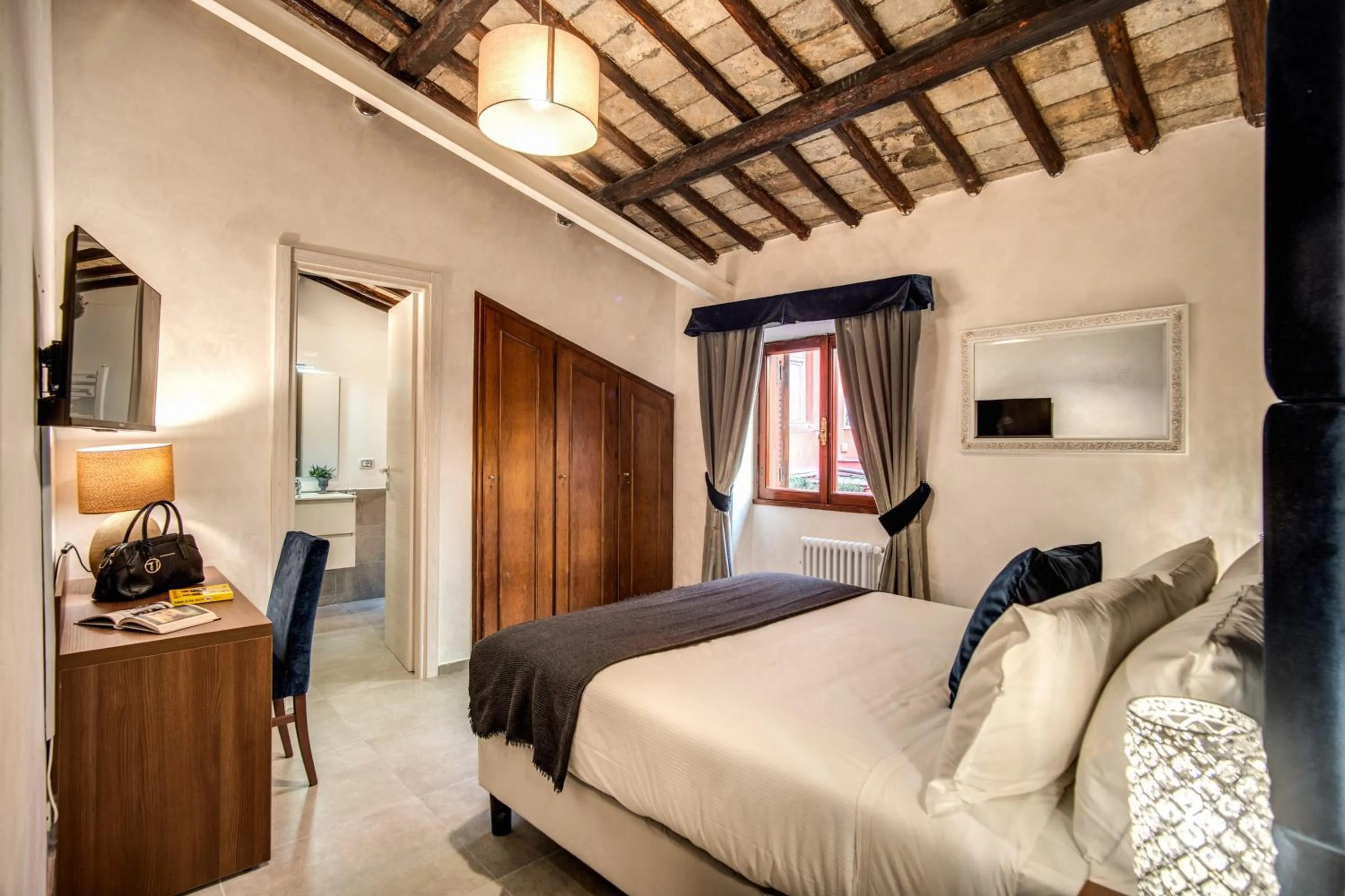 Bed in Tritone Top House