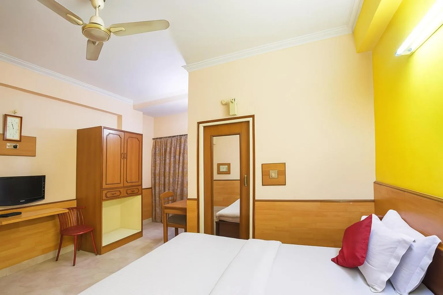 Bed in Hotel DiDi International