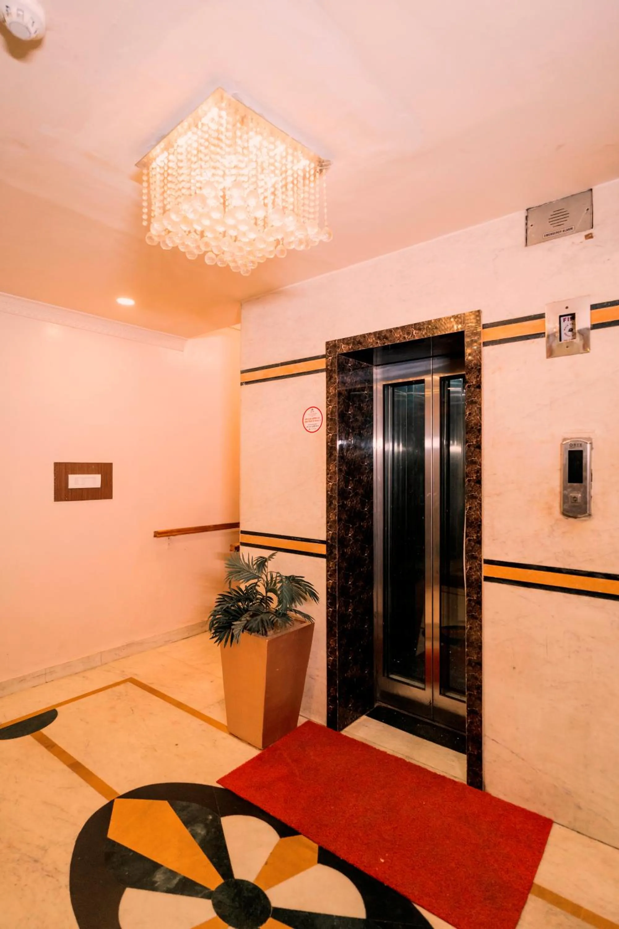 elevator in Hotel DiDi International