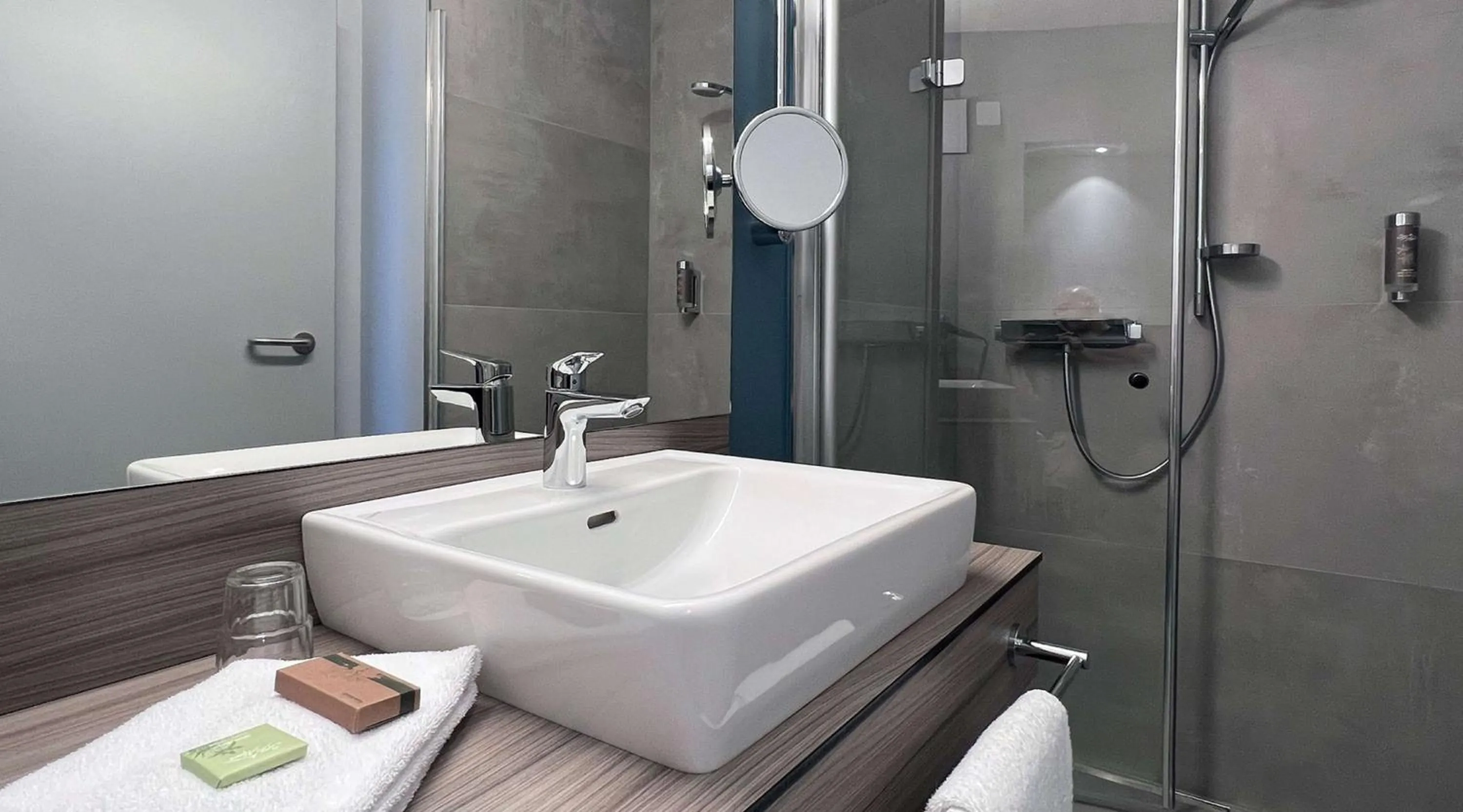 Bathroom in Median Hotel Hannover Lehrte