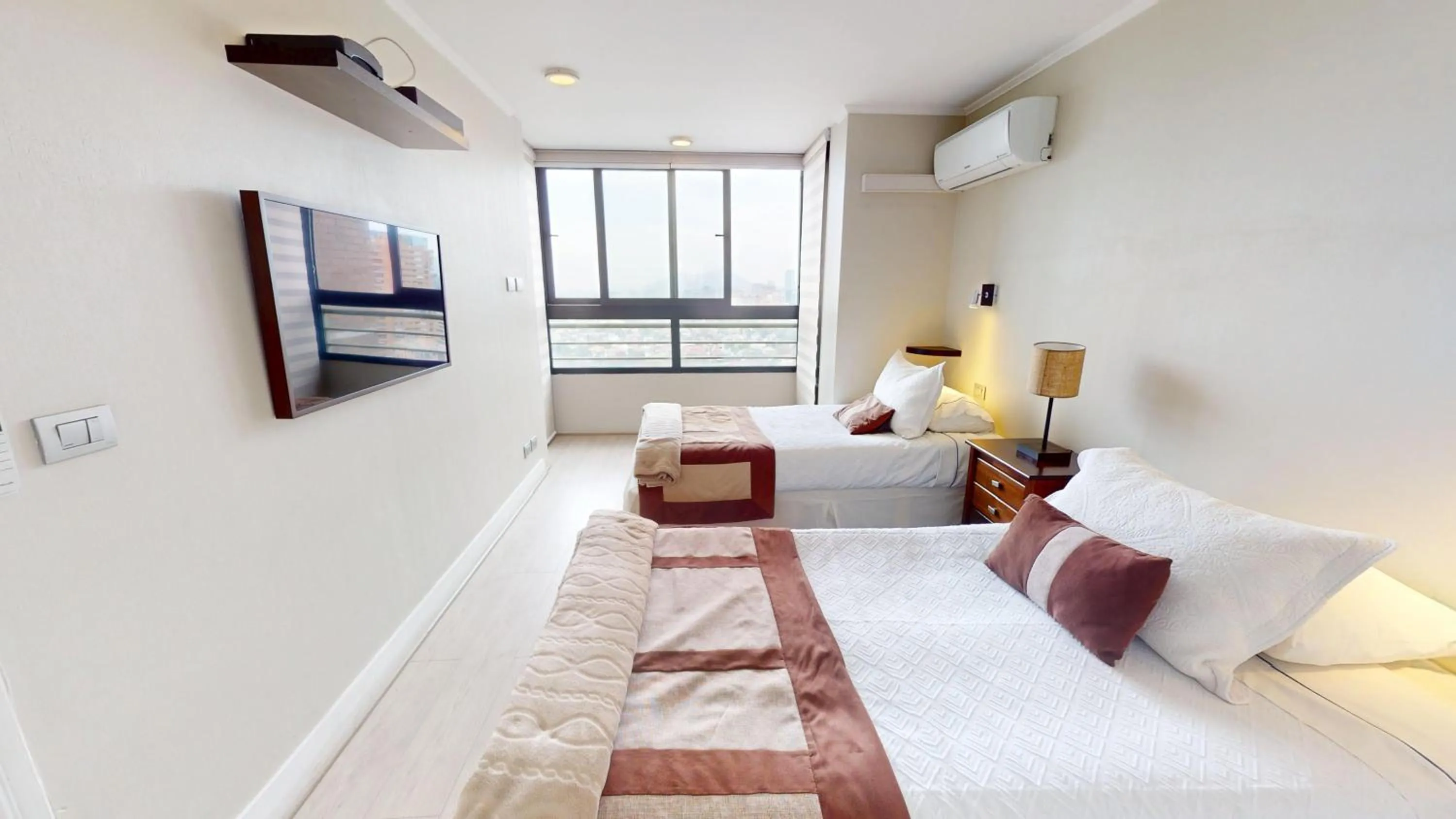 Communal lounge/ TV room, Bed in Views Cordillera