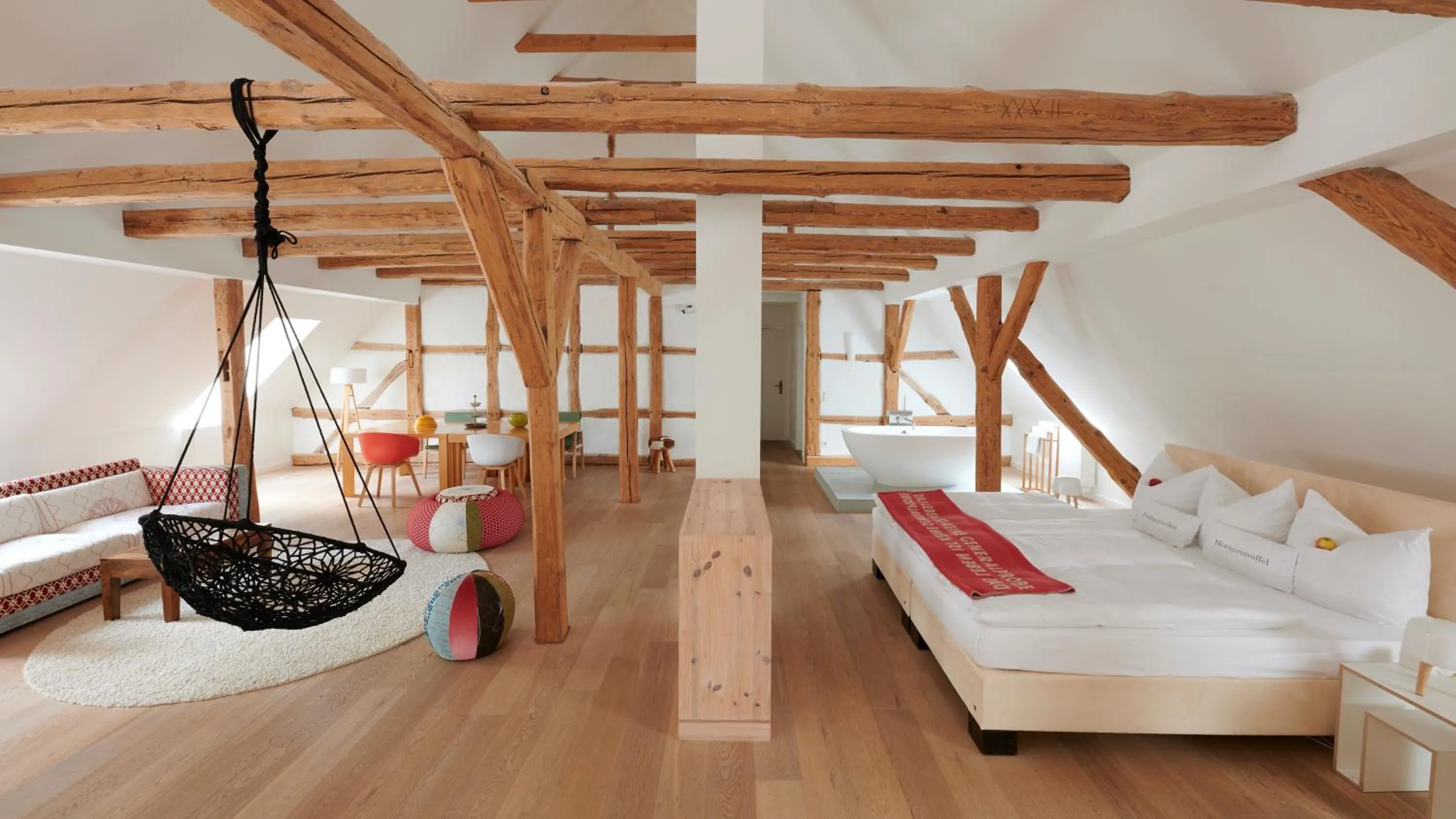 Bed in Kavaliershaus Schloß Blücher am Finckenersee