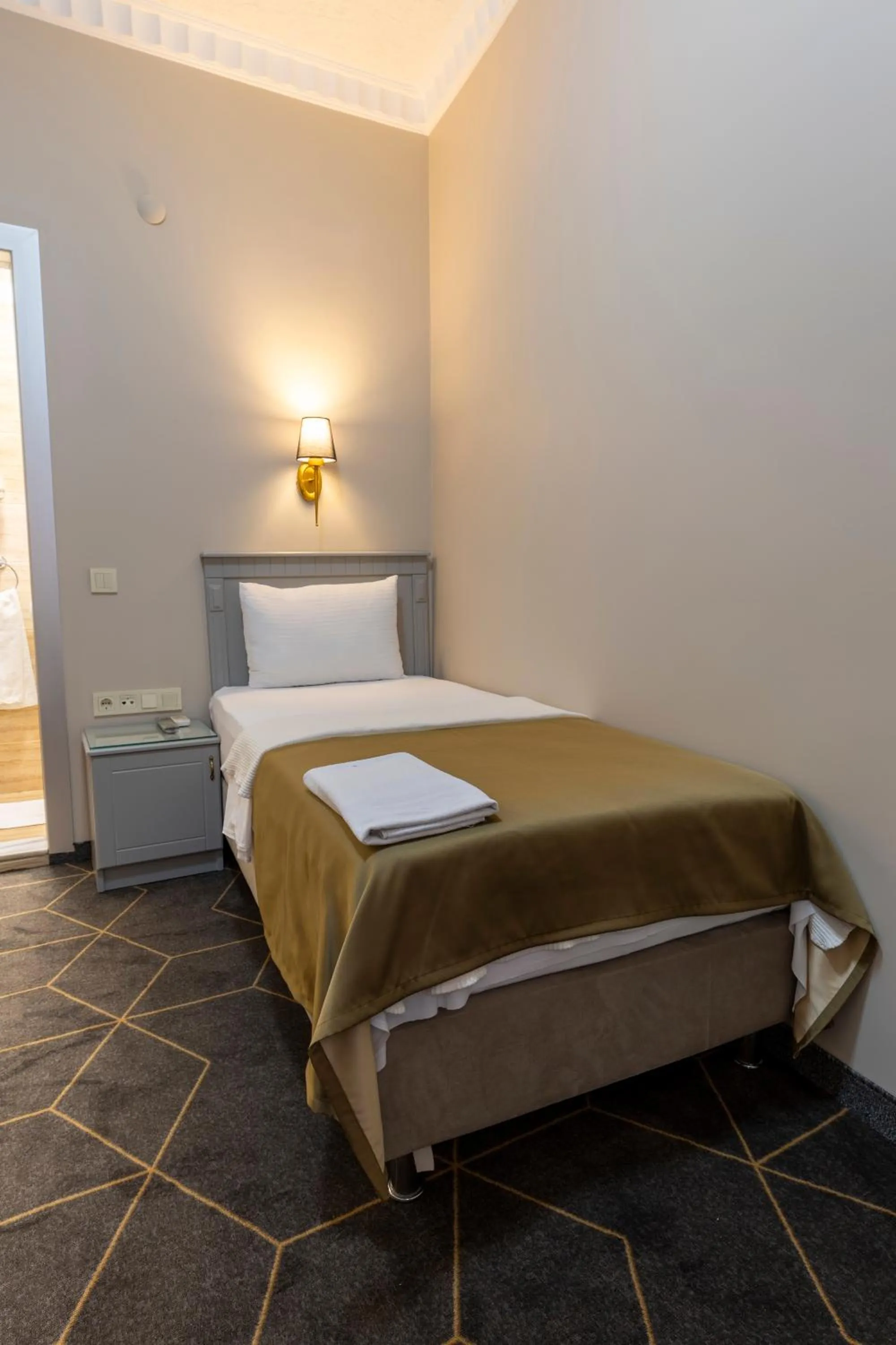 Large Single Room in Hotel Umit 2