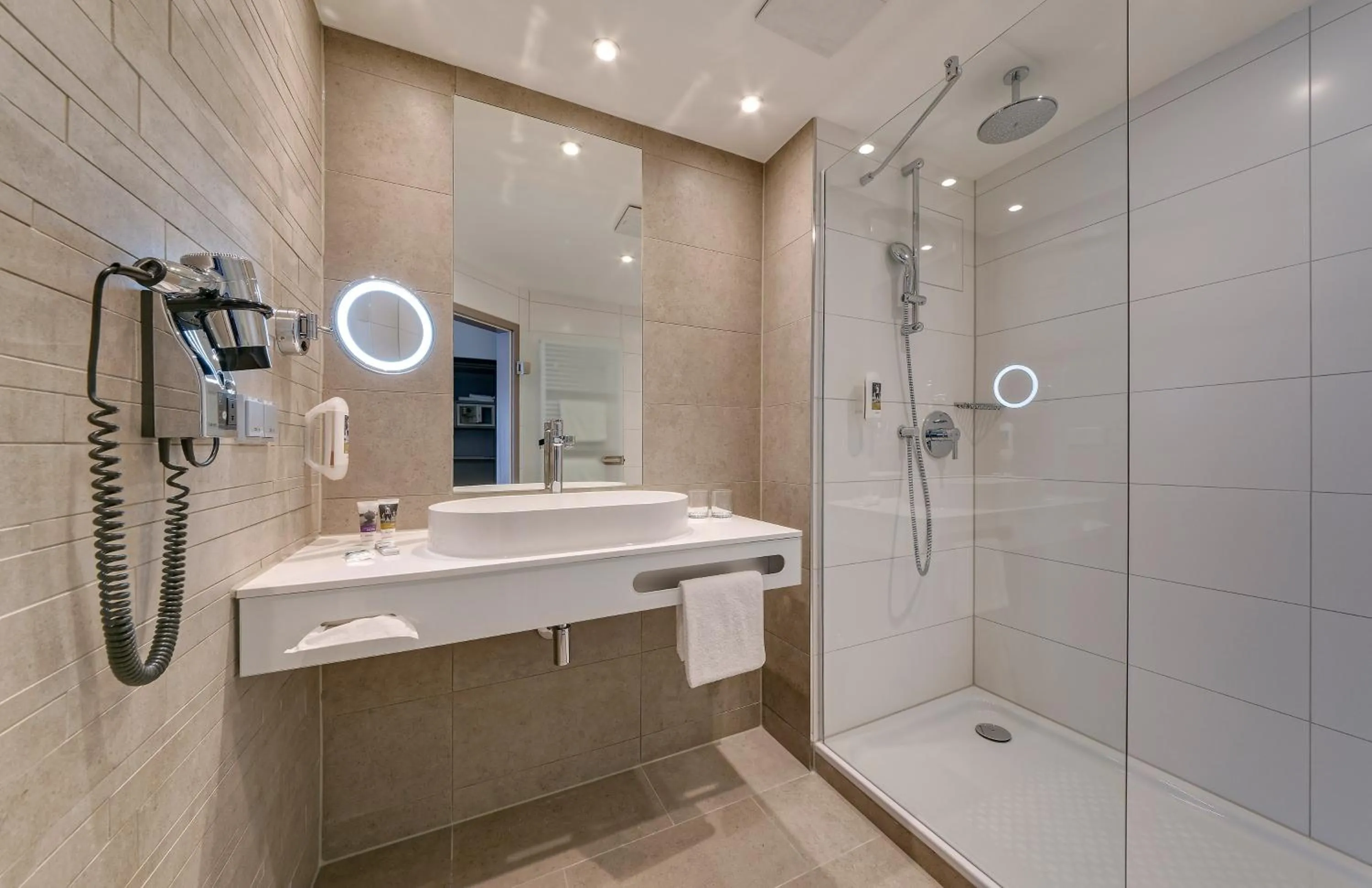 Bathroom in Mercure Hotel am Entenfang Hannover