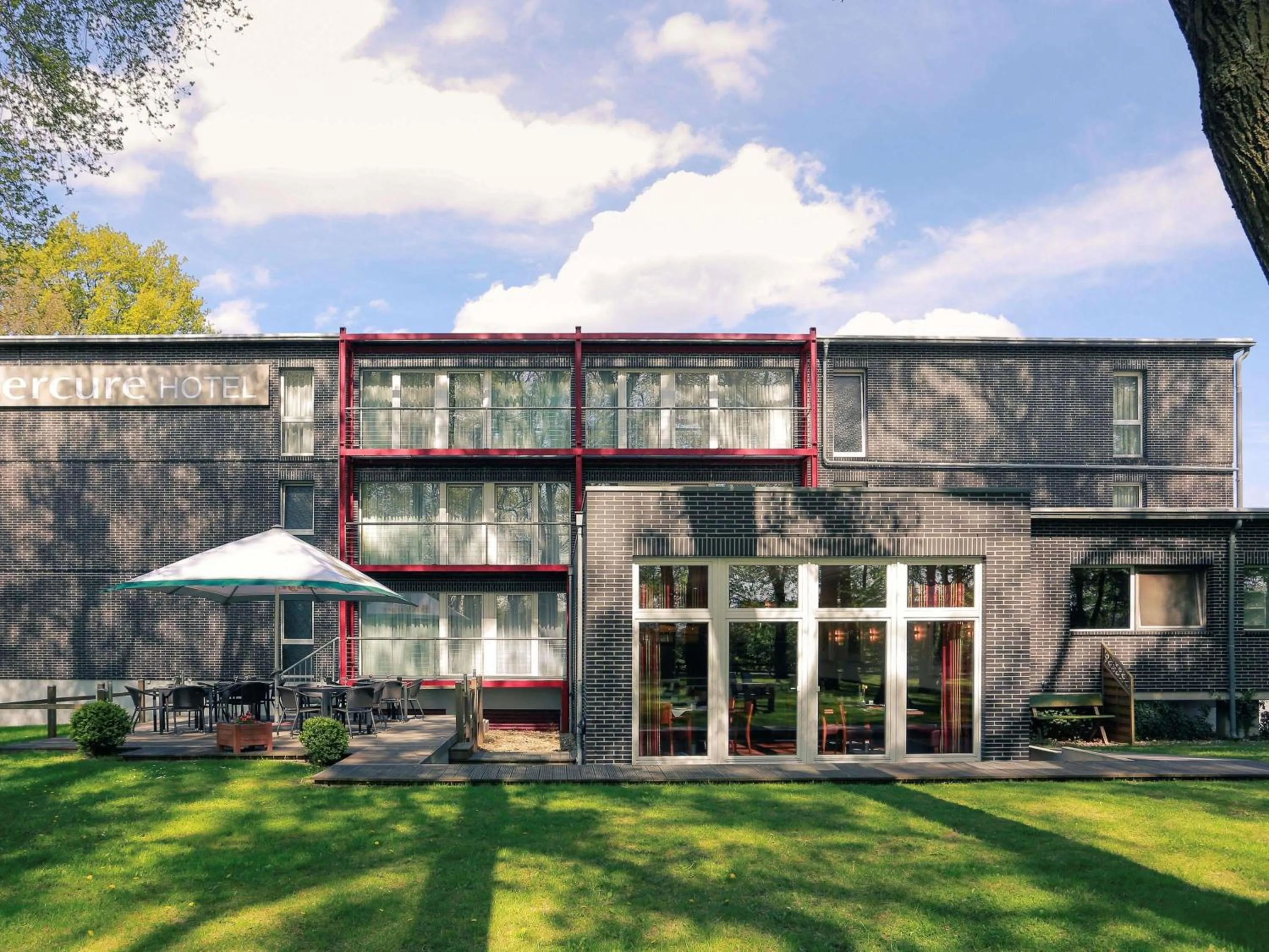 Property building in Mercure Hotel am Entenfang Hannover