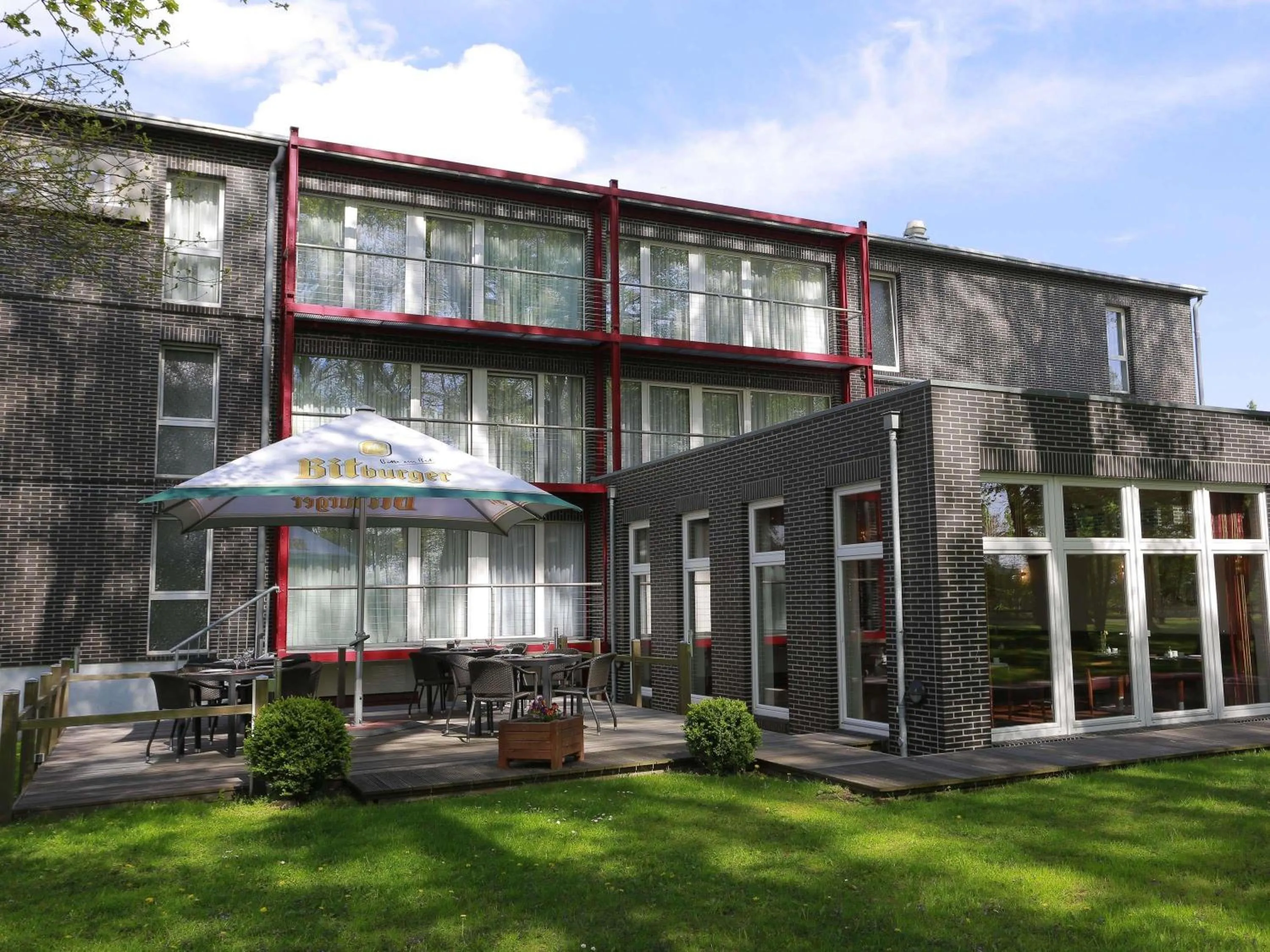 Property building in Mercure Hotel am Entenfang Hannover