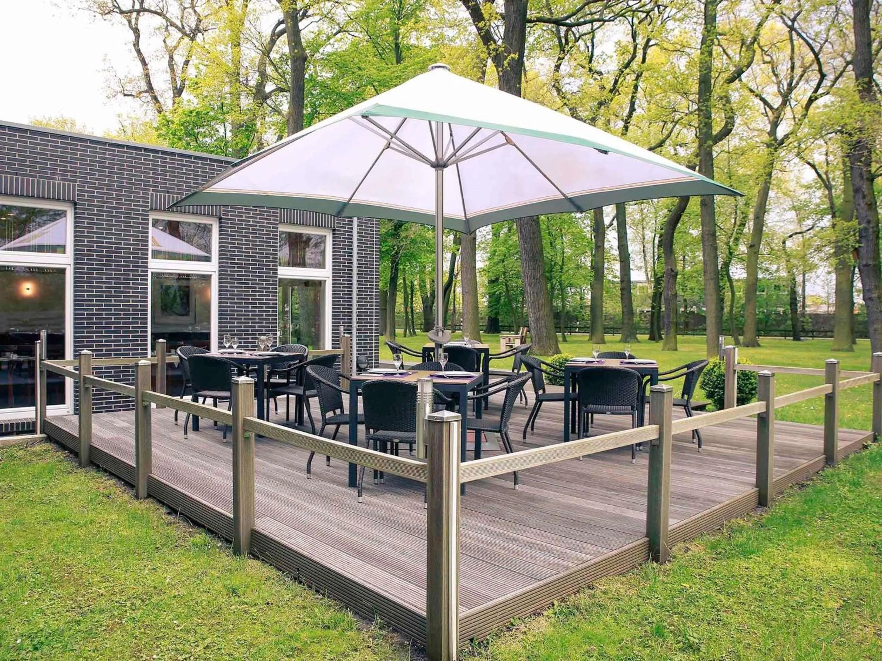 Property building in Mercure Hotel am Entenfang Hannover