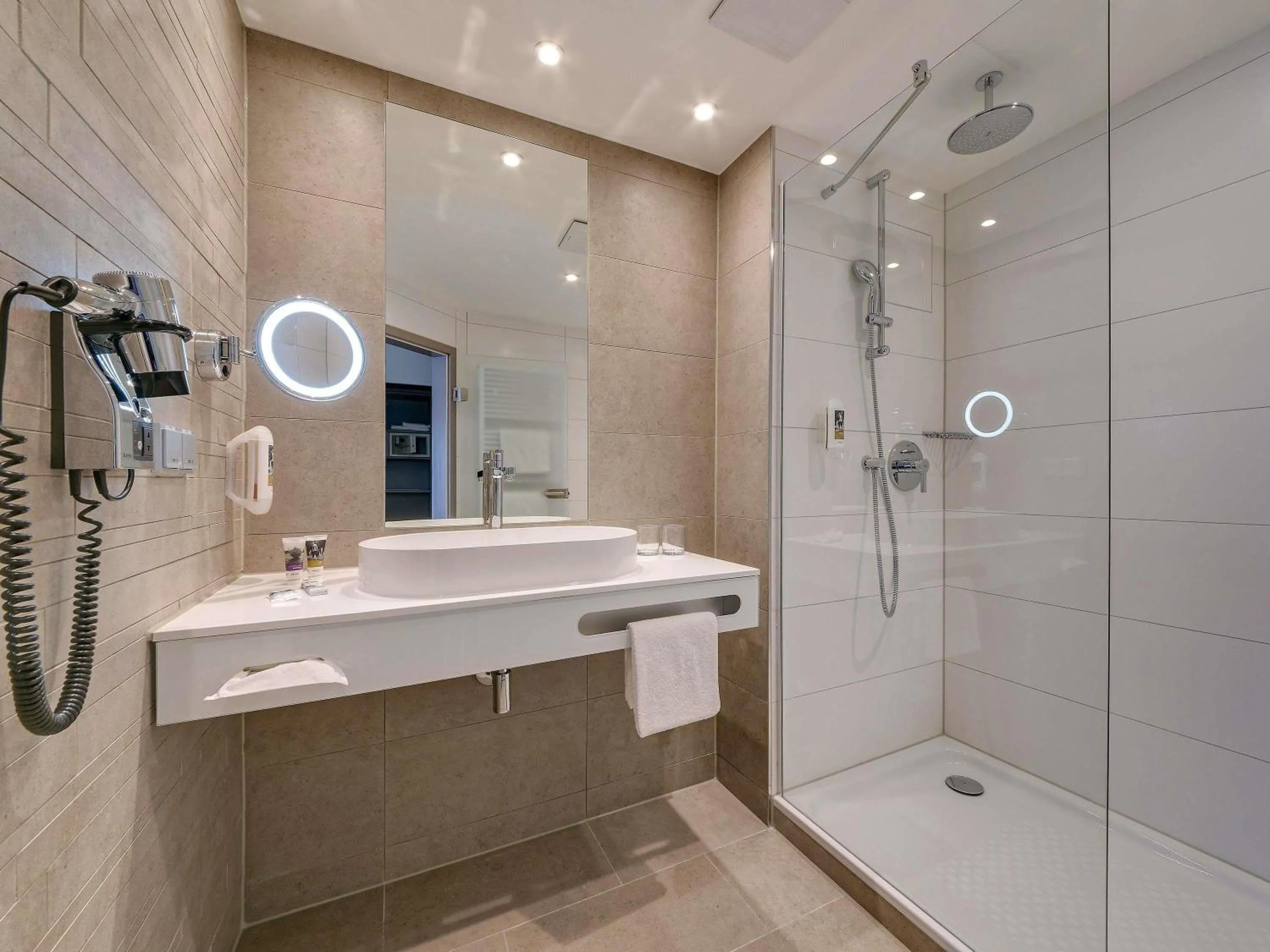 Bedroom in Mercure Hotel am Entenfang Hannover