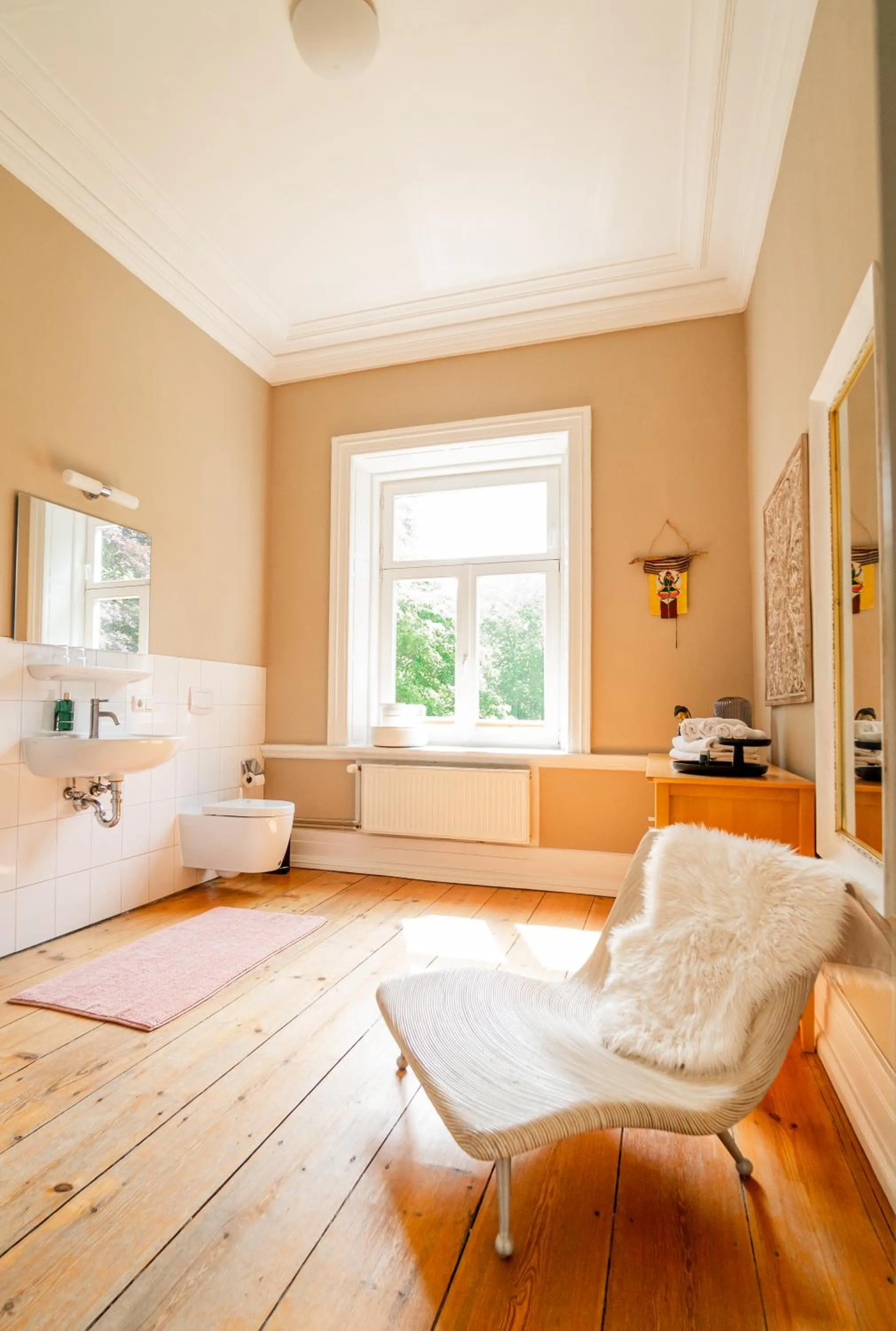Bathroom, Bed in Schloss Harkensee
