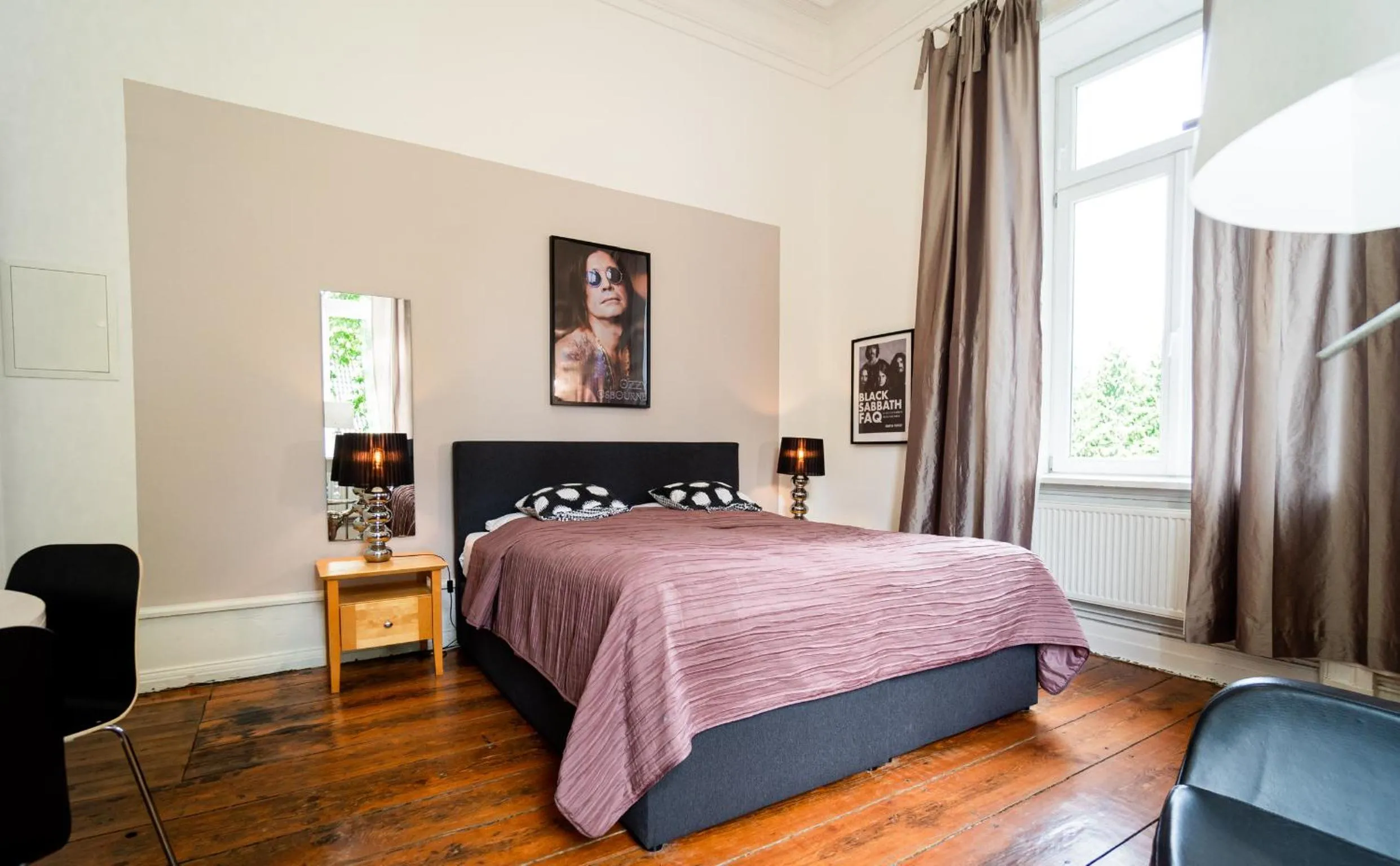 Photo of the whole room, Bed in Schloss Harkensee