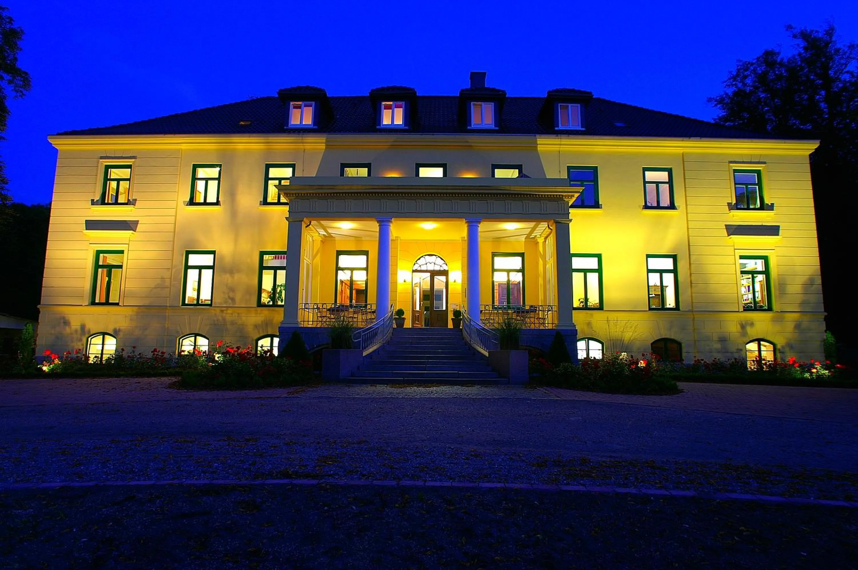 Facade/entrance in Schloss Harkensee