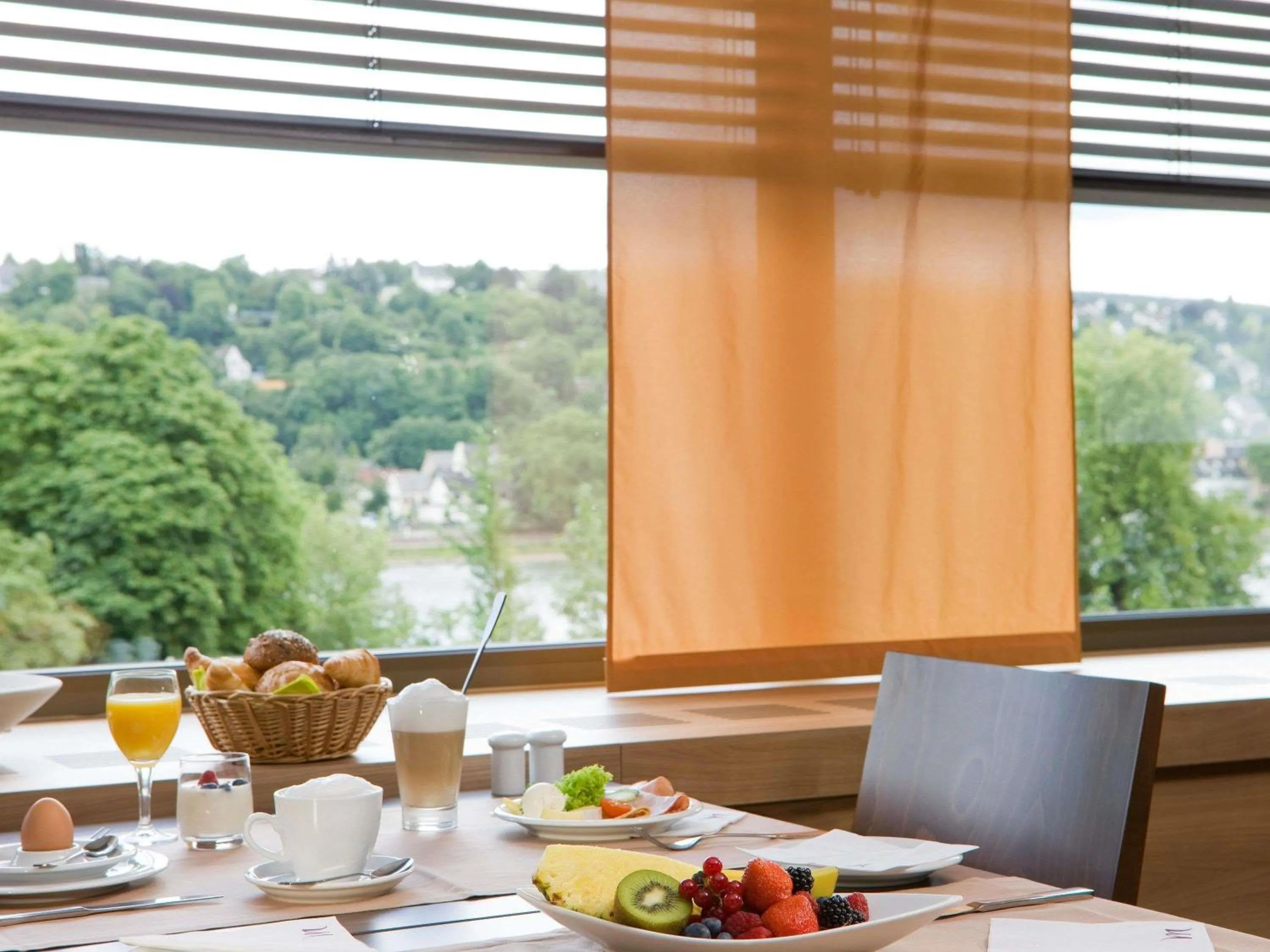 Restaurant/places to eat in Mercure Hotel Koblenz