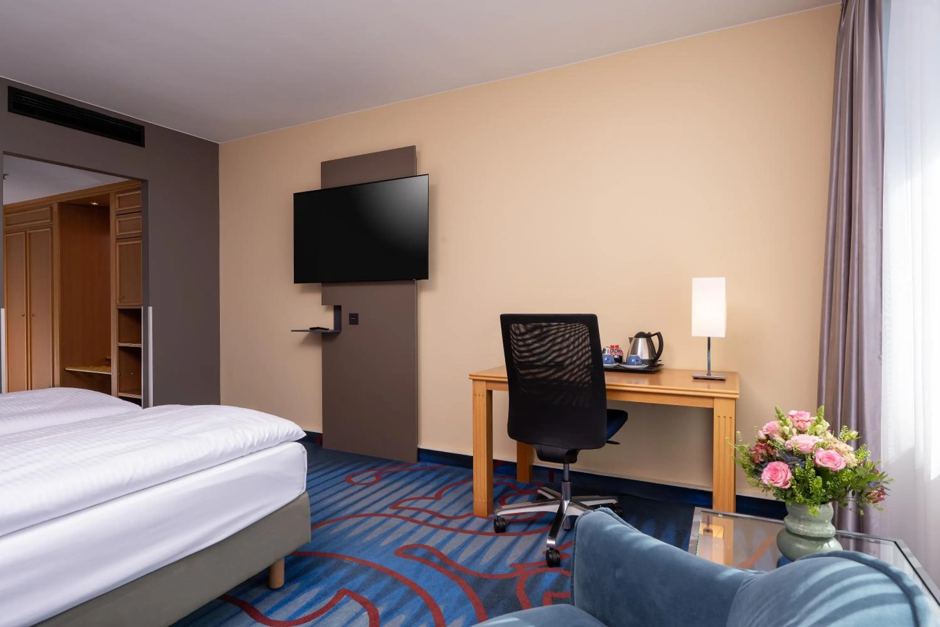 Photo of the whole room, Bed in Mercure Hotel Berlin Tempelhof