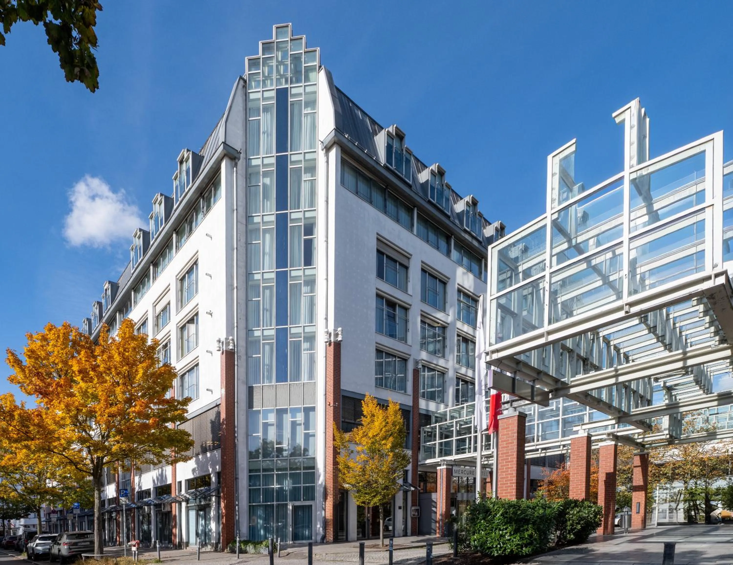 Property building in Mercure Hotel Berlin Tempelhof