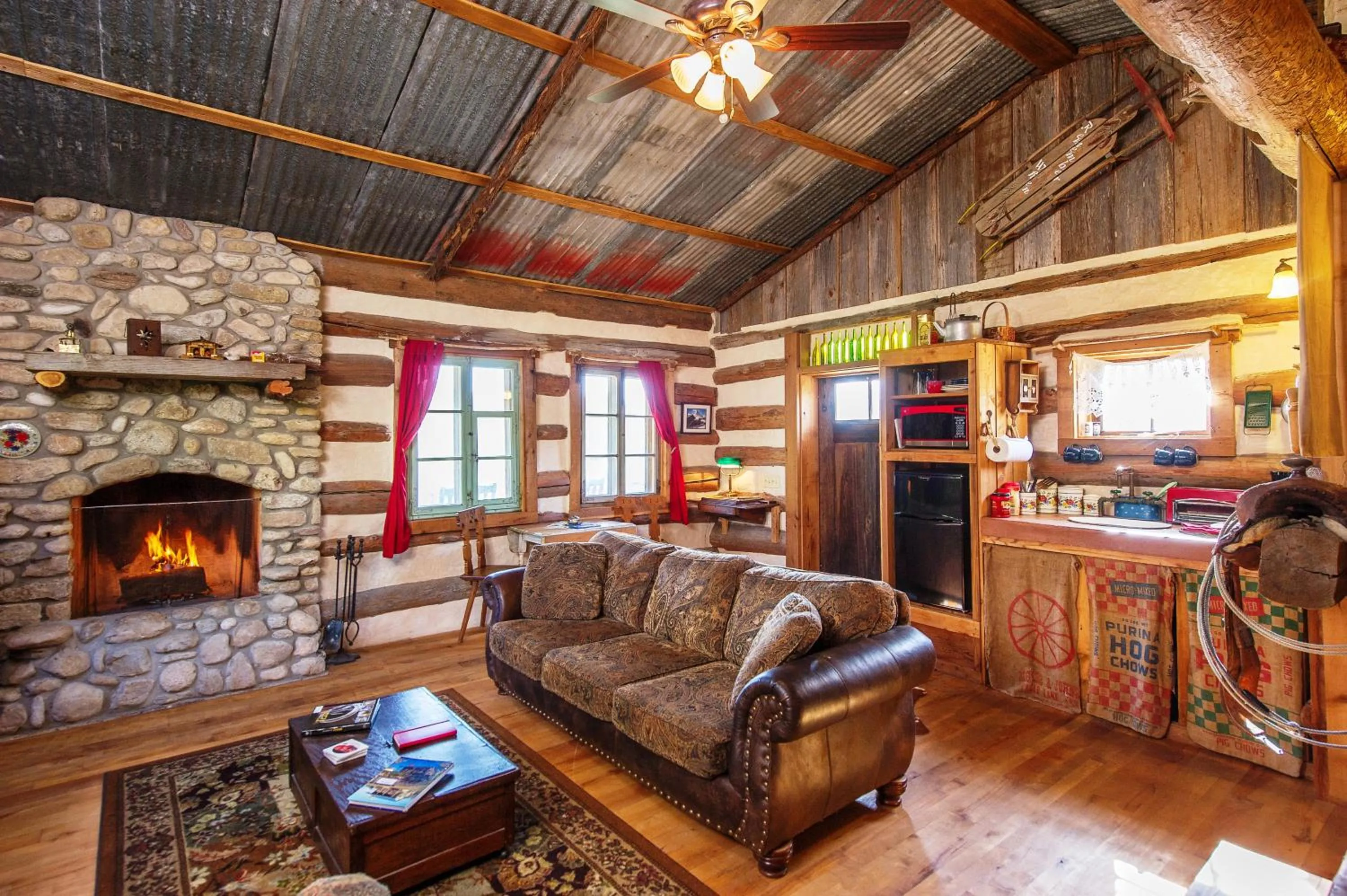 Kitchen or kitchenette in Barons CreekSide Resort