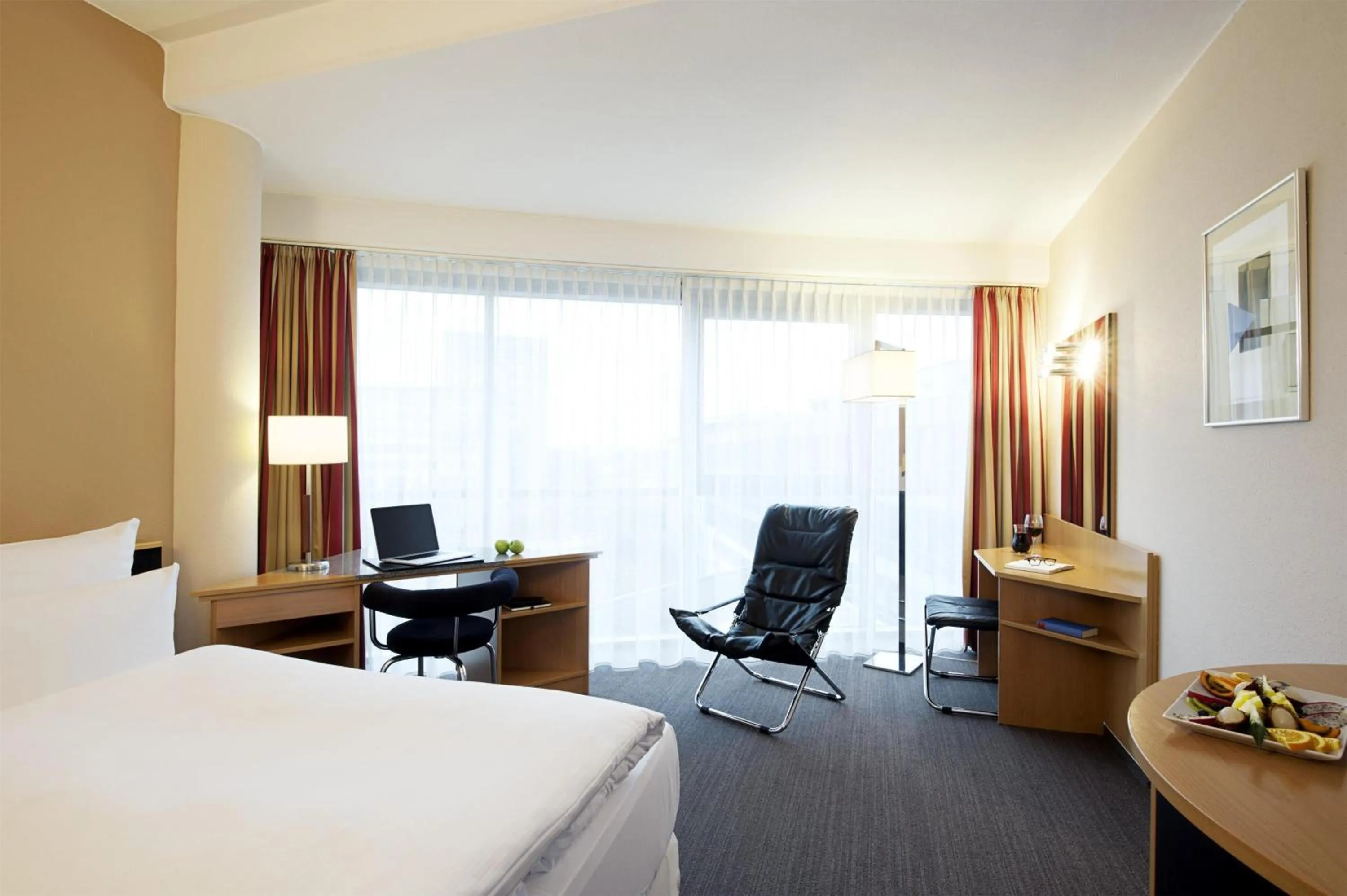 Bedroom, Bed in NH Düsseldorf City