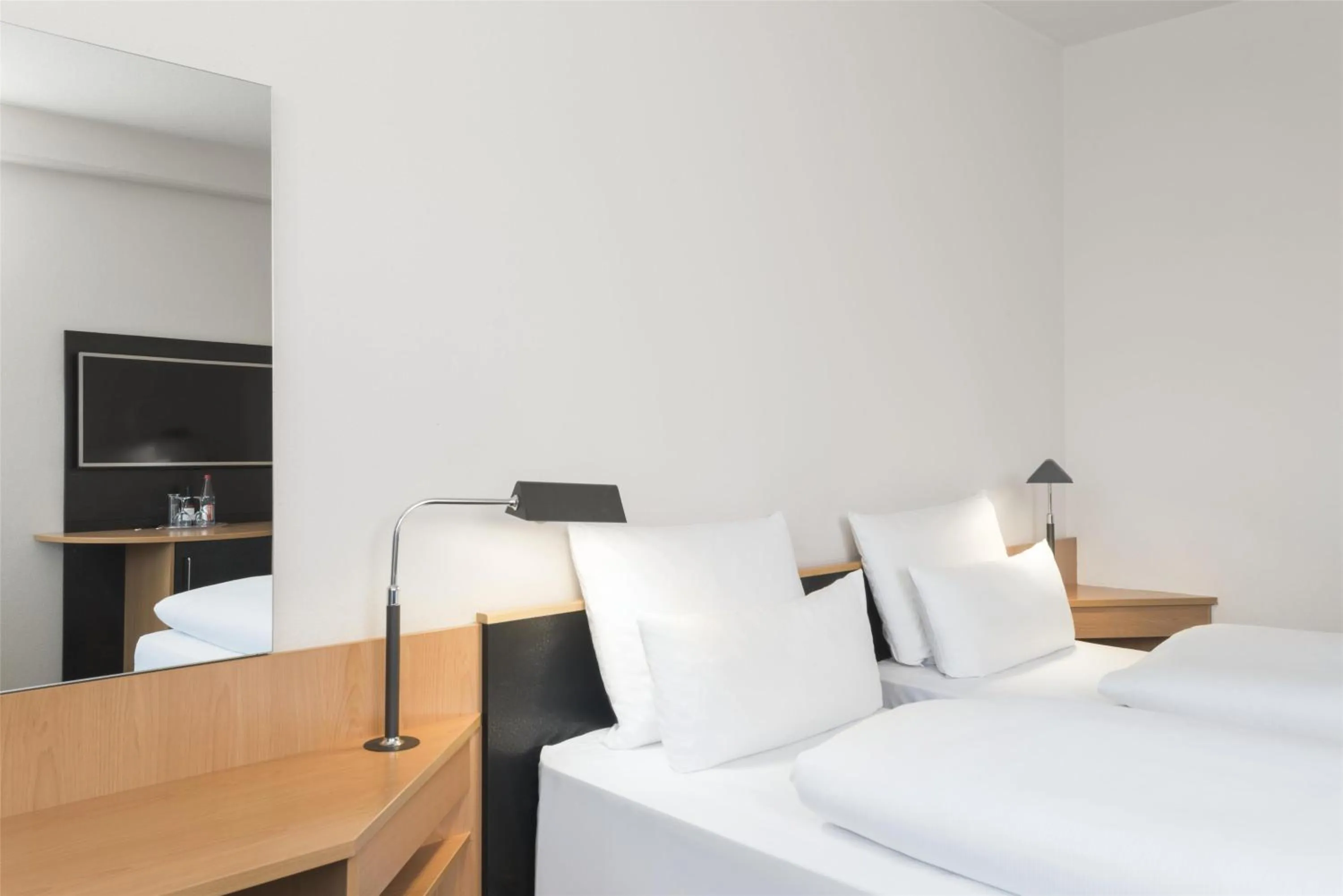 Bedroom, Bed in NH Düsseldorf City