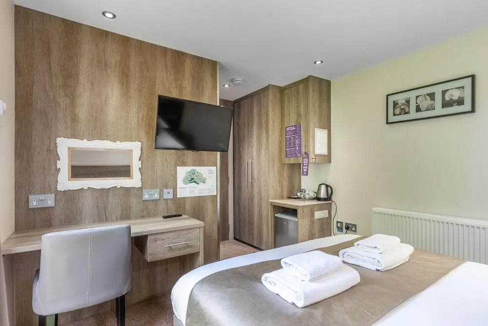 TV and multimedia, Bed in The Kilnwick Percy Resort and Golf Club