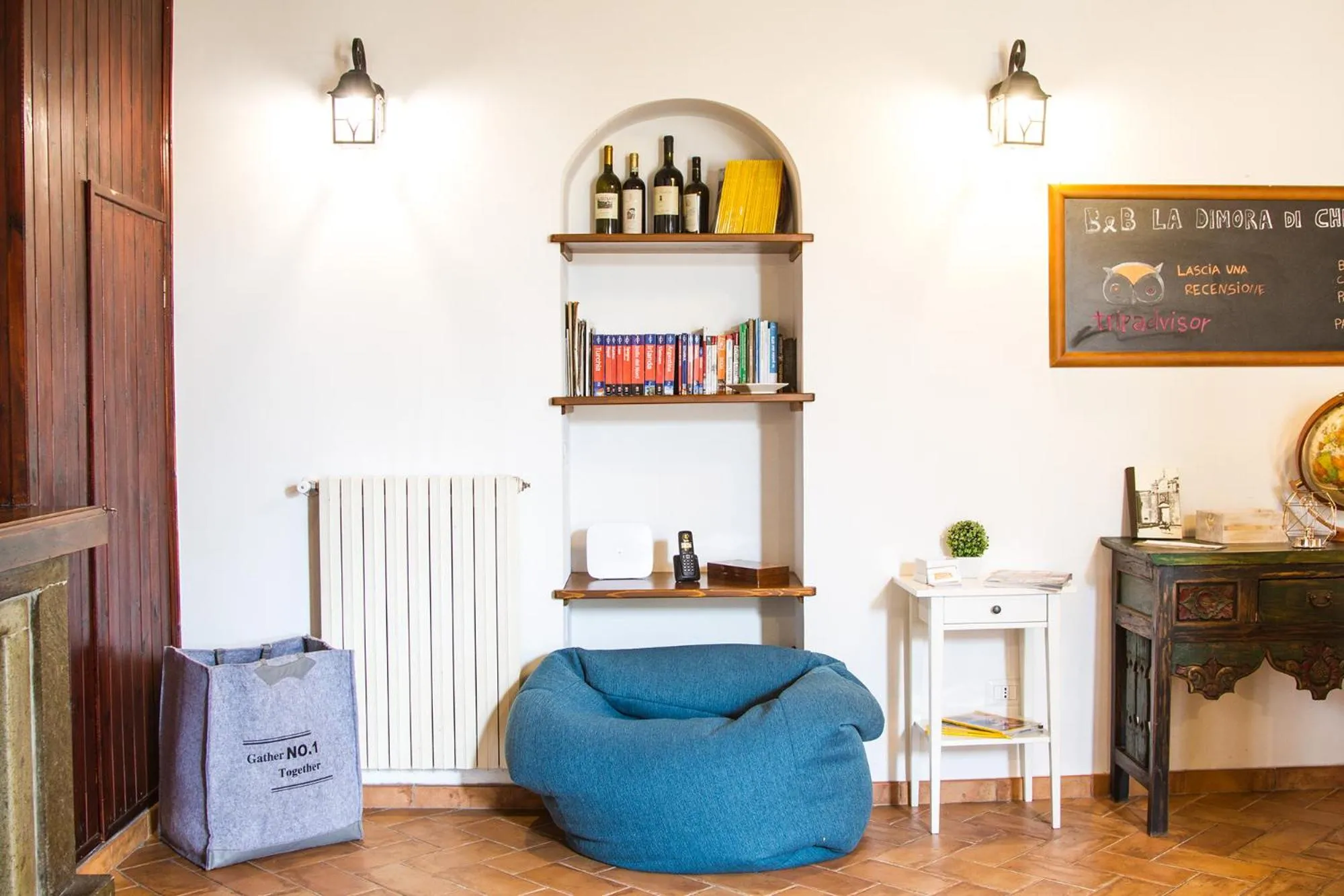 Communal lounge/ TV room in La Dimora diChecchino