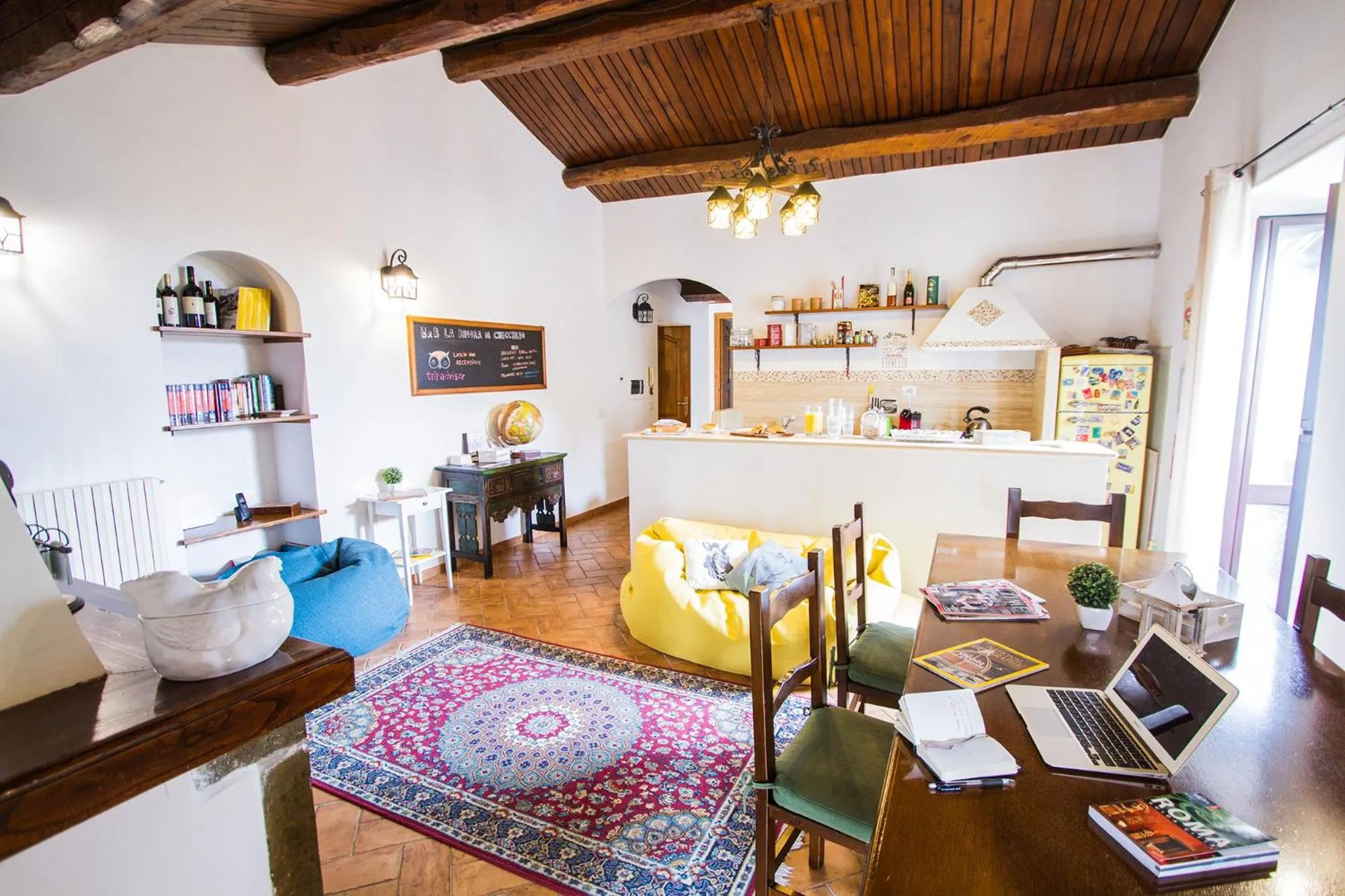 Communal lounge/ TV room in La Dimora diChecchino