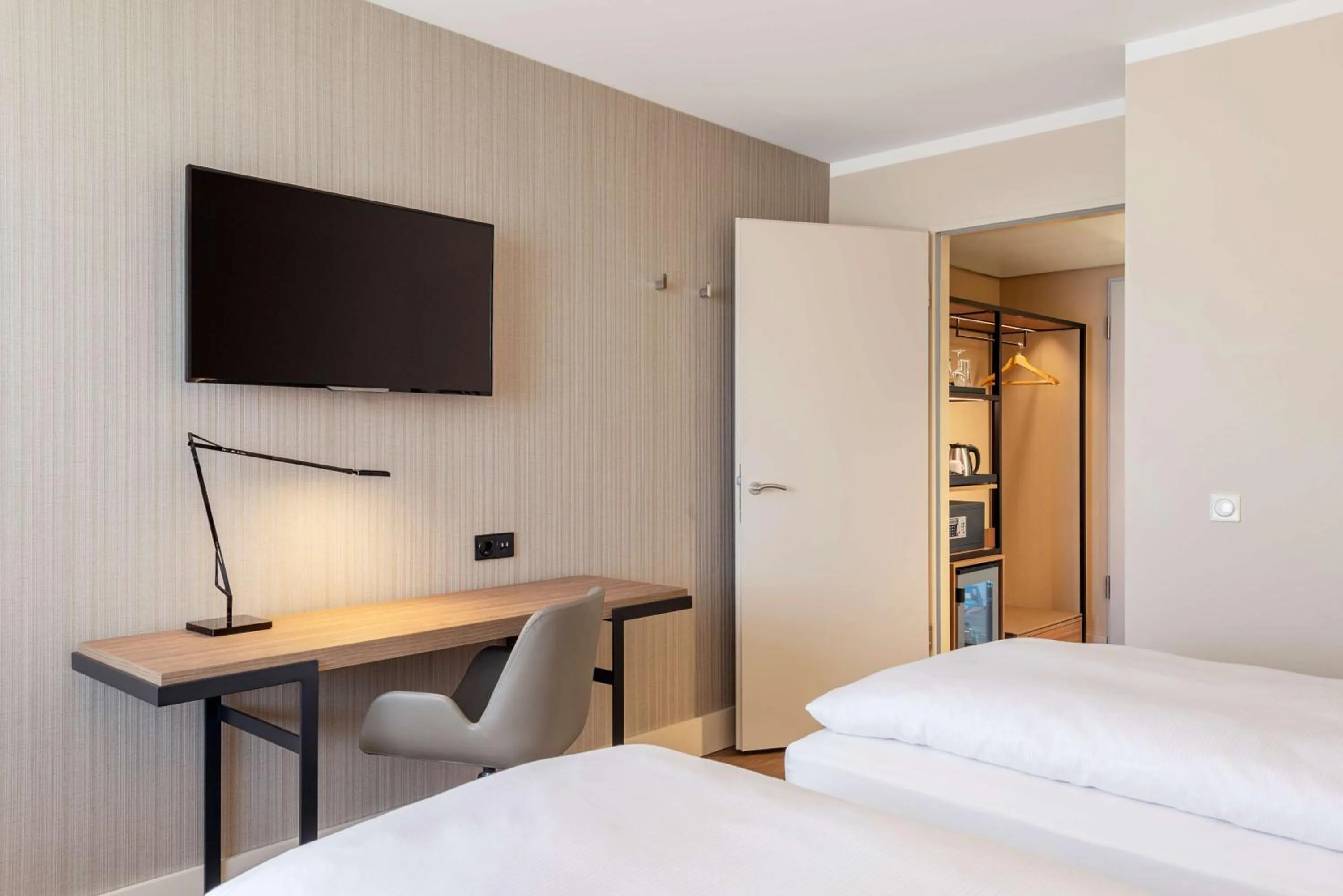 Bedroom, Bed in NH Köln Altstadt